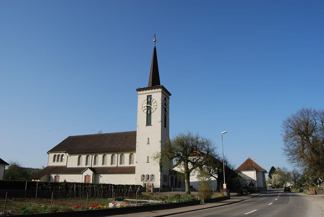 Niederbuchsiten mit Steuerfuss 107%