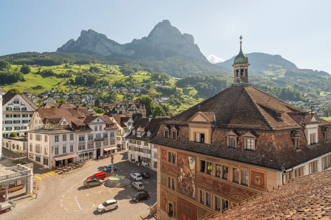 Schwyz - Hauptort mit IR nach Zürich/Luzern