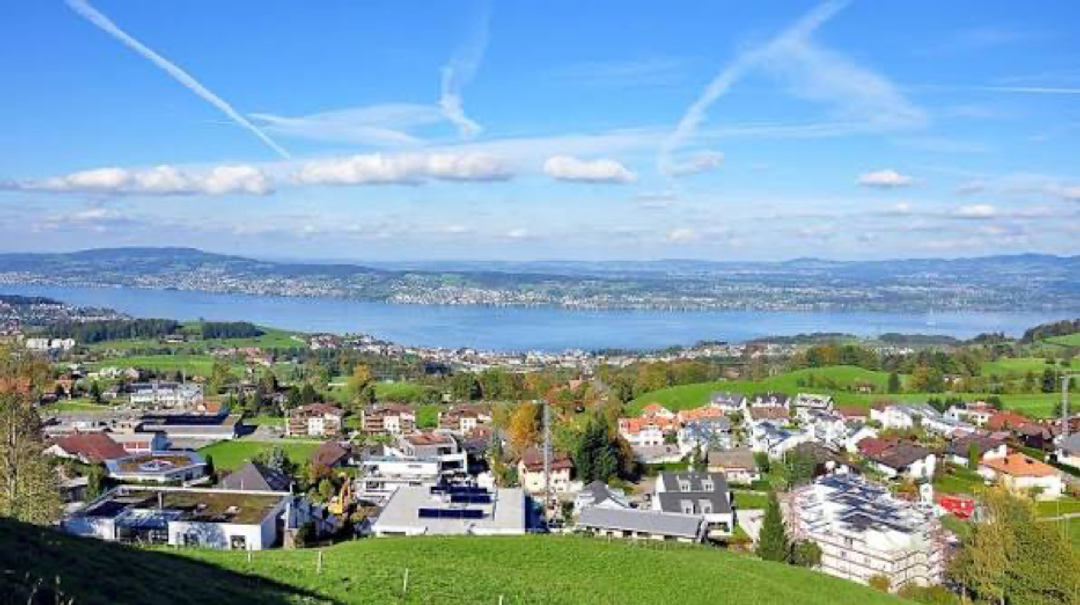 Feusisberg SZ - Hanglage mit Seesicht und tiefem Steuerfuss