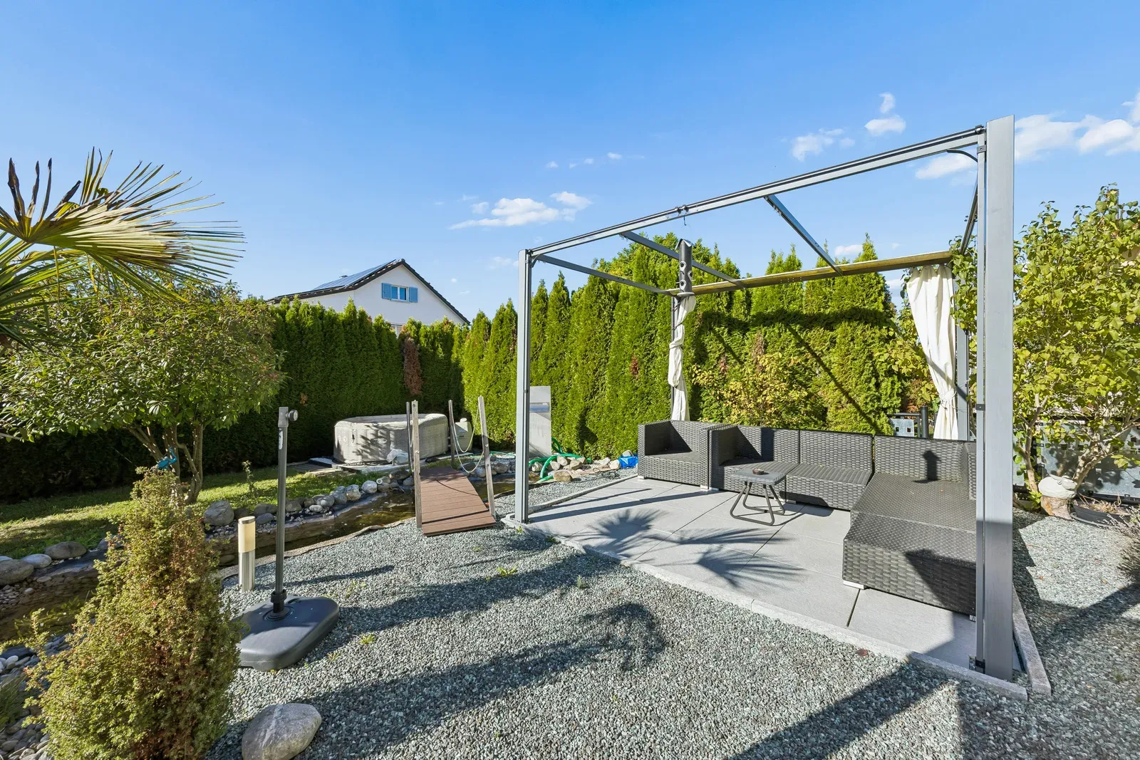 Teich, Steg & Palme: Familienhaus mit Ferien-Garten in Menziken — Ansicht 17