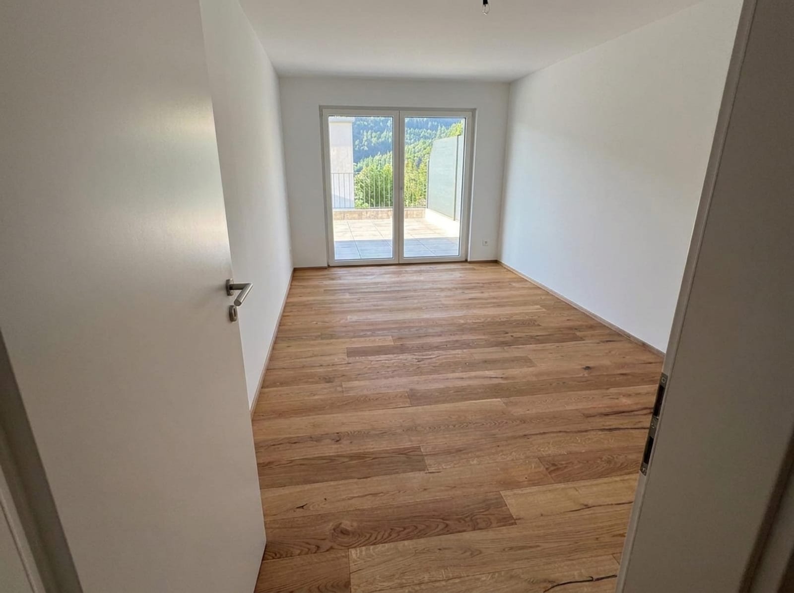 Letzte Chance, jetzt zugreifen! Exklusive 4.5-Zimmer-Wohnung in sonniger Hanglage von Grellingen — Ansicht 12