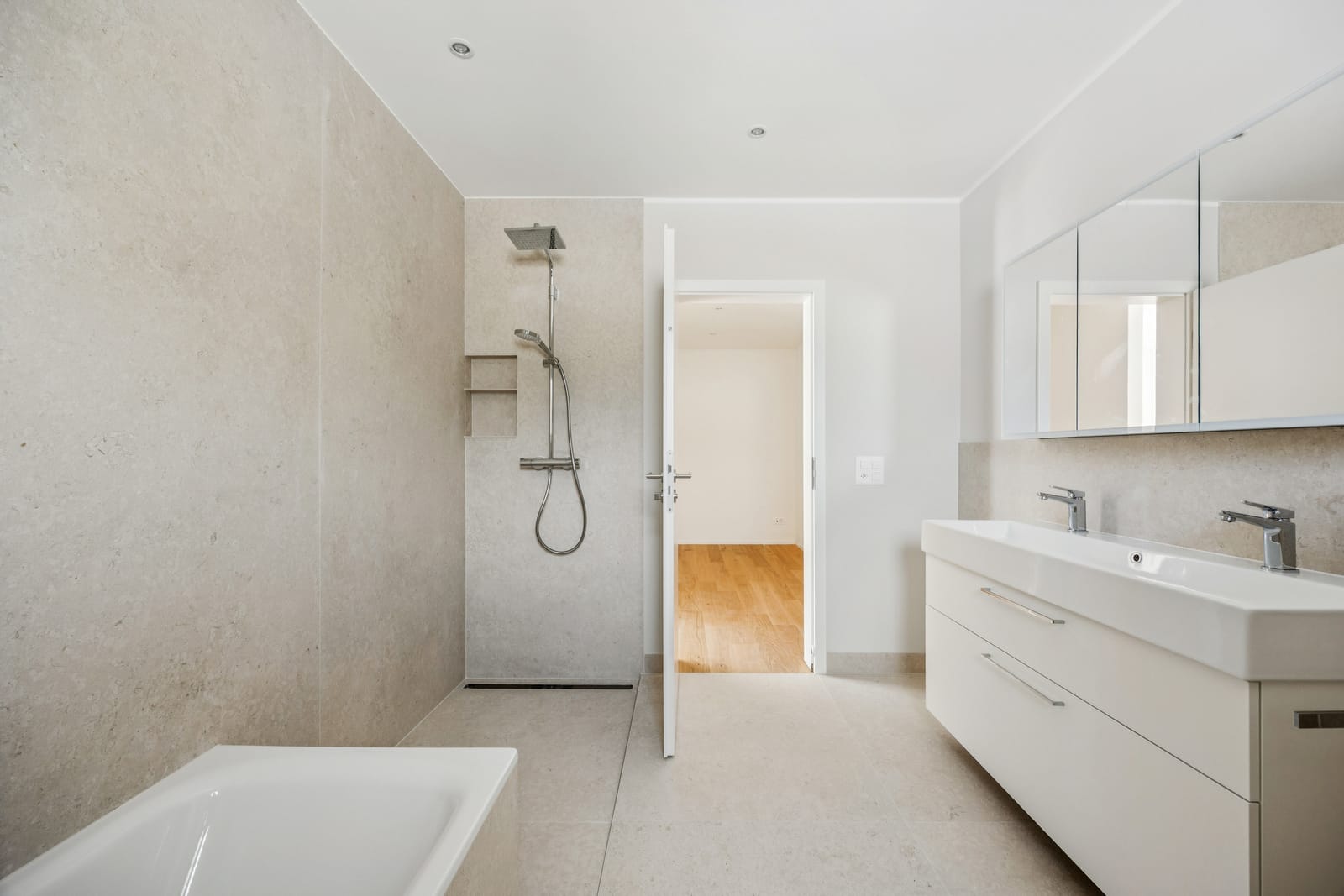 Grosszügige 4.5-Zimmer-Wohnung an sonniger Hanglage — Ansicht 21