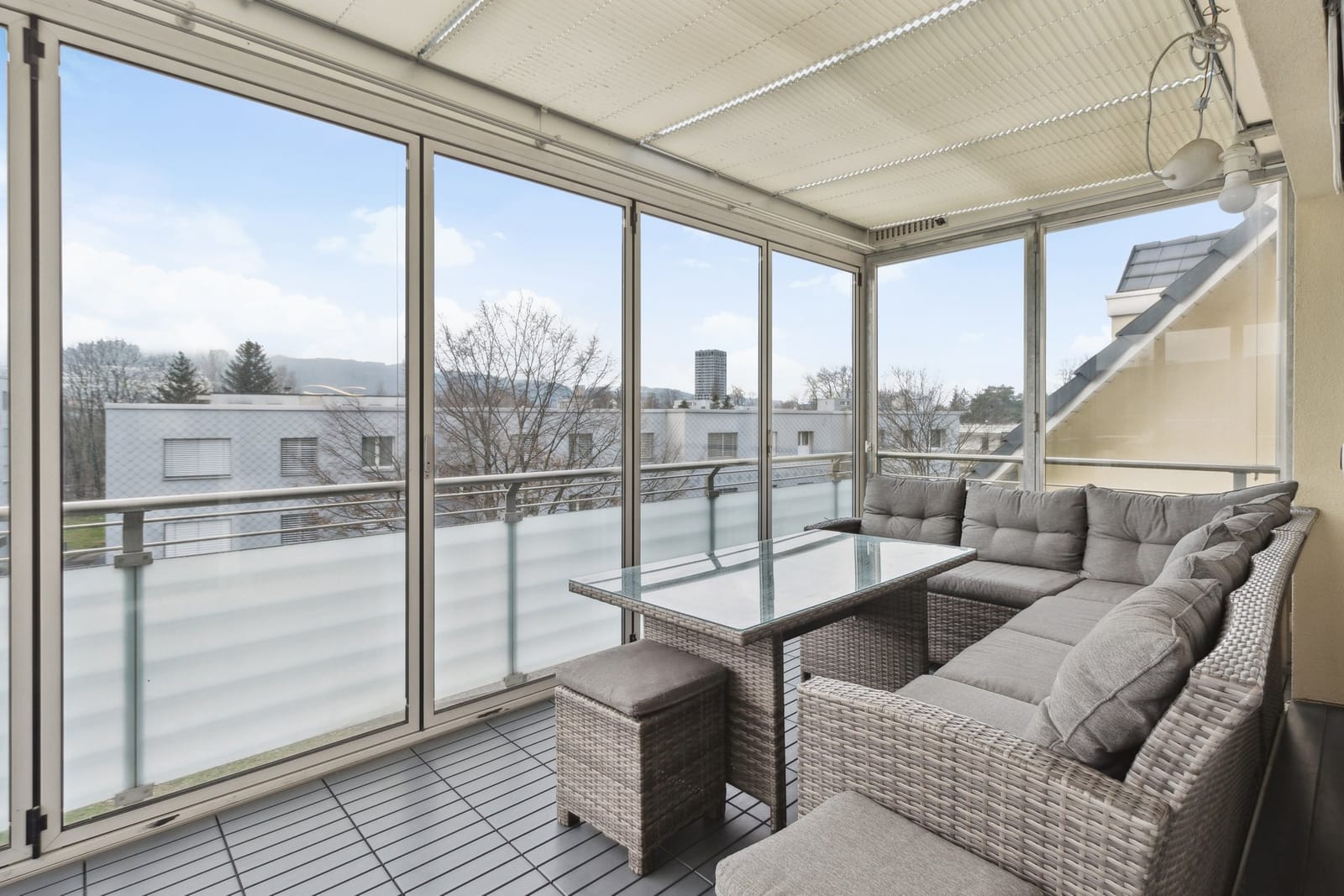 Exklusive 3,5-Zimmer-Wohnung nahe Zürich – modern & stilvoll — Ansicht 2
