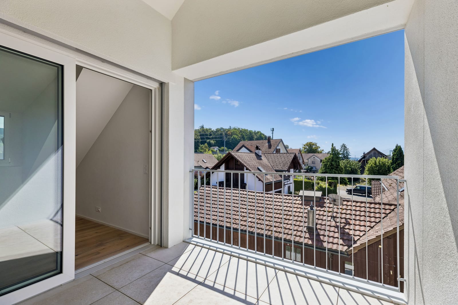 Neubau mit Weitblick – moderne 3.5-Zimmer-Dachwohnung mit viel Wohnkomfort — Ansicht 1