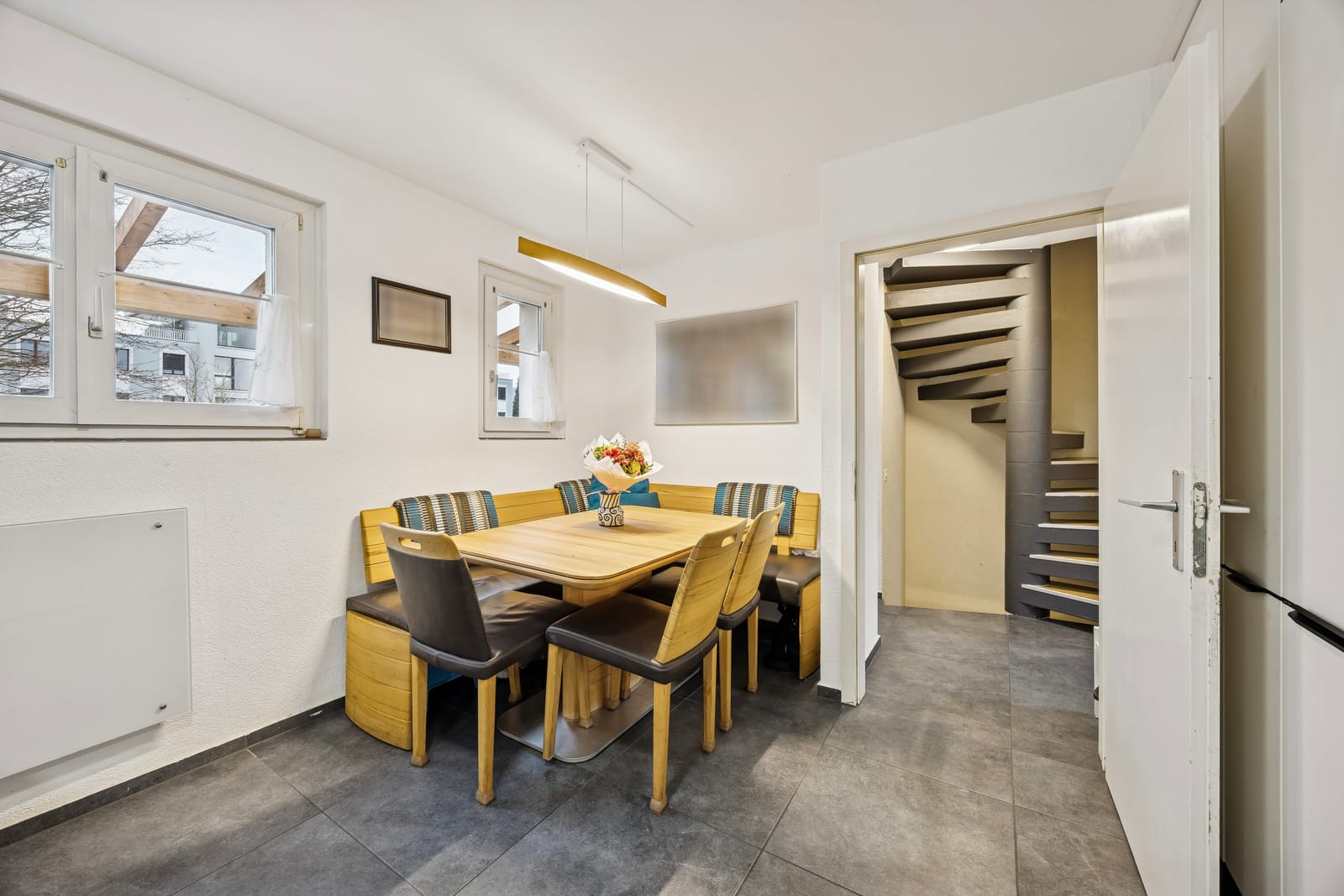Stilvoll renoviertes 5.5-Zimmer-Reihenhaus mit 166 m² Wohnkomfort und grosser Terrasse — Ansicht 30
