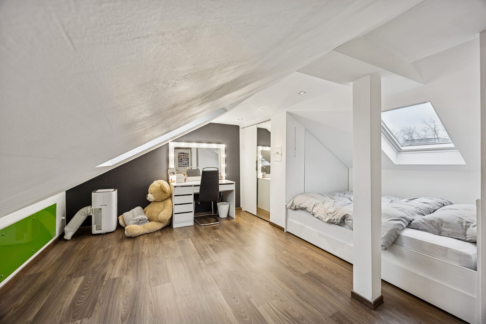 Stilvoll renoviertes 5.5-Zimmer-Reihenhaus mit 166 m² Wohnkomfort und grosser Terrasse — Ansicht 9