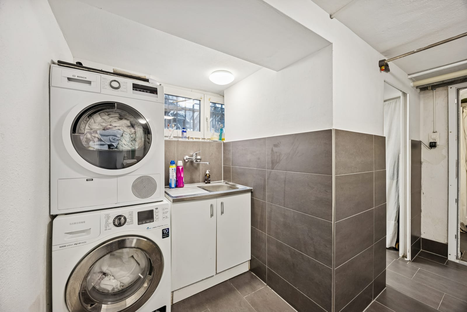 Stilvoll renoviertes 5.5-Zimmer-Reihenhaus mit 166 m² Wohnkomfort und grosser Terrasse — Ansicht 22
