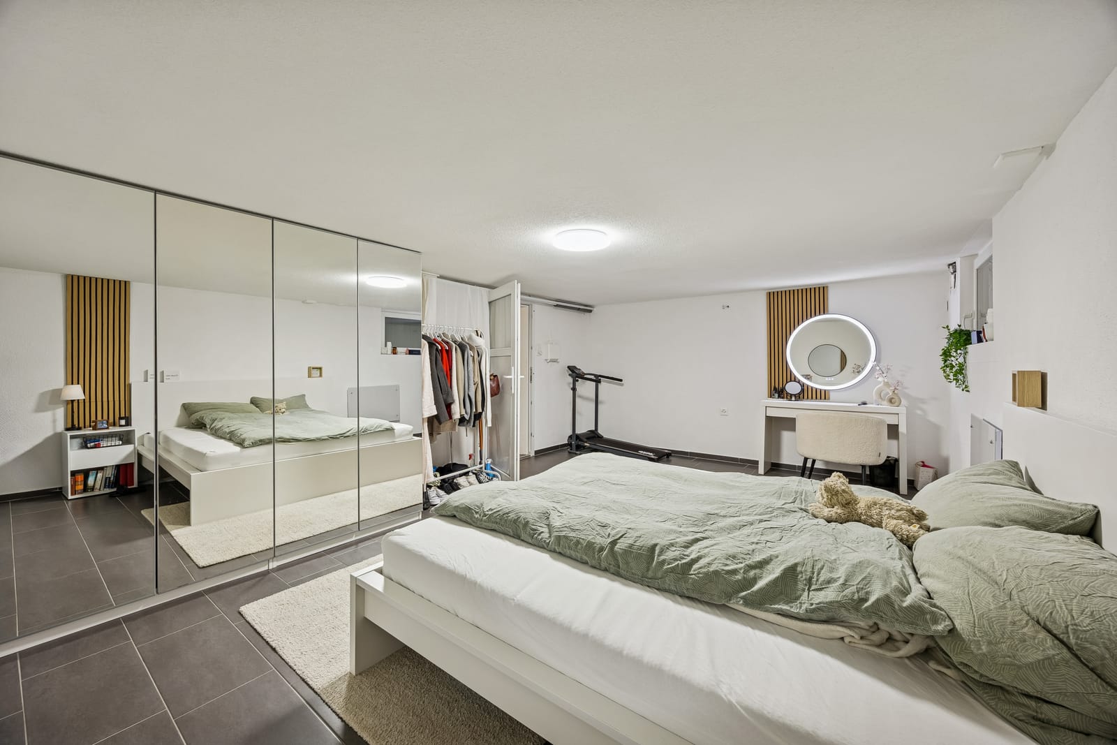 Stilvoll renoviertes 5.5-Zimmer-Reihenhaus mit 166 m² Wohnkomfort und grosser Terrasse — Ansicht 20