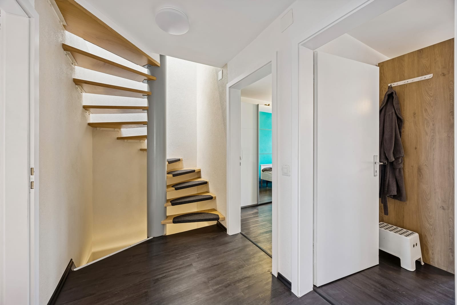 Stilvoll renoviertes 5.5-Zimmer-Reihenhaus mit 166 m² Wohnkomfort und grosser Terrasse — Ansicht 23