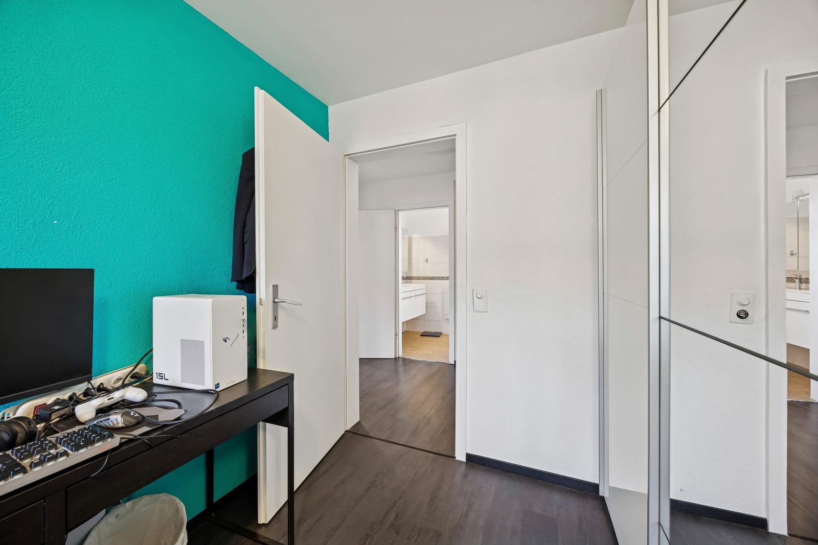 Stilvoll renoviertes 5.5-Zimmer-Reihenhaus mit 166 m² Wohnkomfort und grosser Terrasse — Ansicht 11