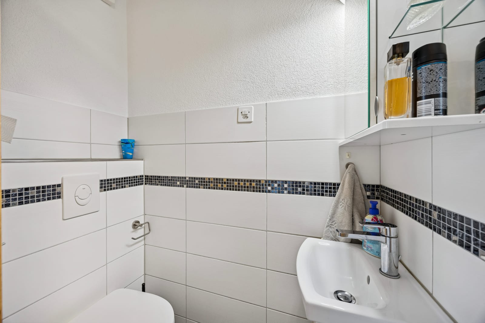 Stilvoll renoviertes 5.5-Zimmer-Reihenhaus mit 166 m² Wohnkomfort und grosser Terrasse — Ansicht 25