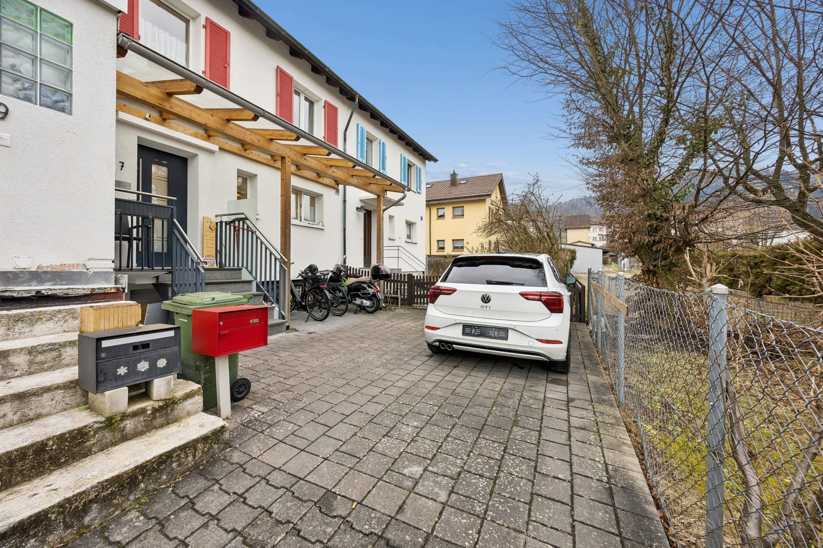 Stilvoll renoviertes 5.5-Zimmer-Reihenhaus mit 166 m² Wohnkomfort und grosser Terrasse — Ansicht 13
