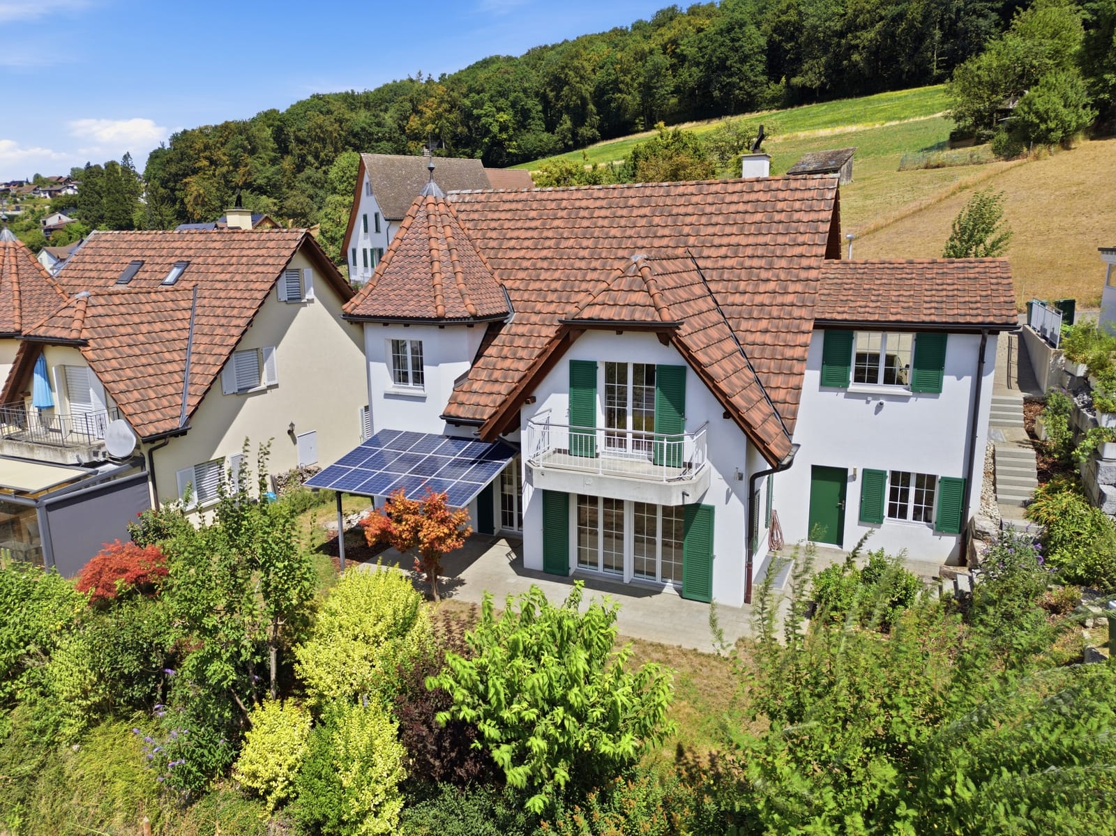 Exklusive Landhausvilla mit Türmli an sonniger Südwesthanglage, nur 30 Minuten bis Zürich HB — Ansicht 1