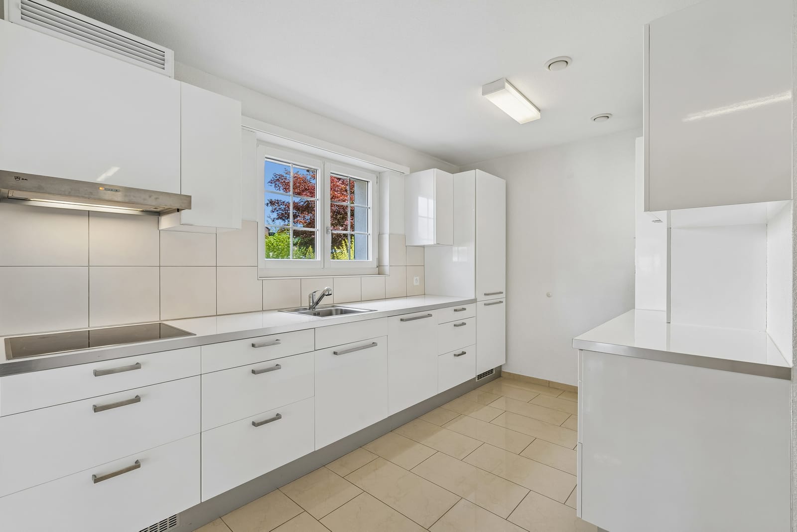 Exklusive Landhausvilla mit Türmli an sonniger Südwesthanglage, nur 30 Minuten bis Zürich HB — Ansicht 19