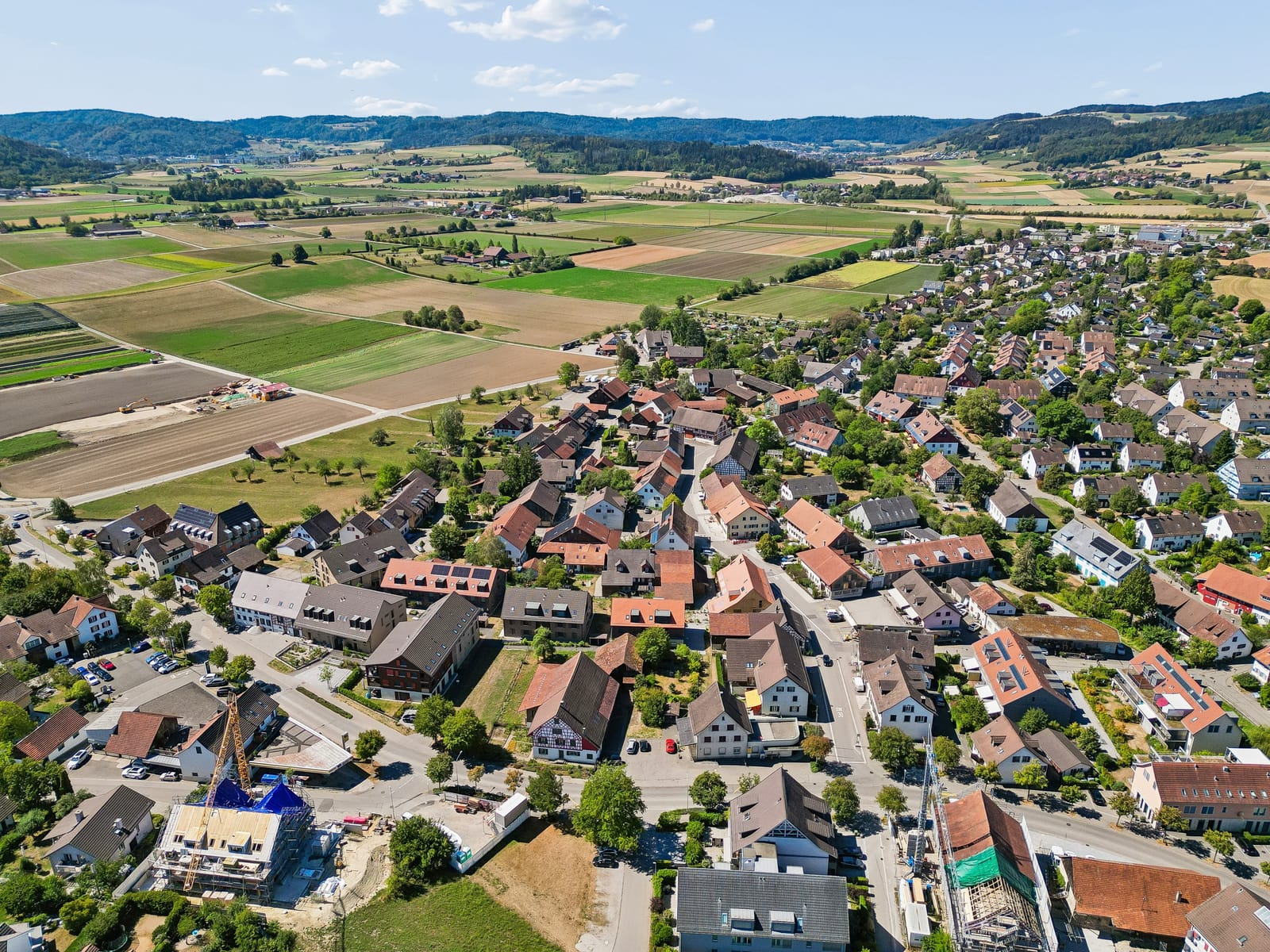 Zentral, ruhig und lichtdurchflutet - Ihr neues Zuhause im Herzen von Hettlingen — Ansicht 2