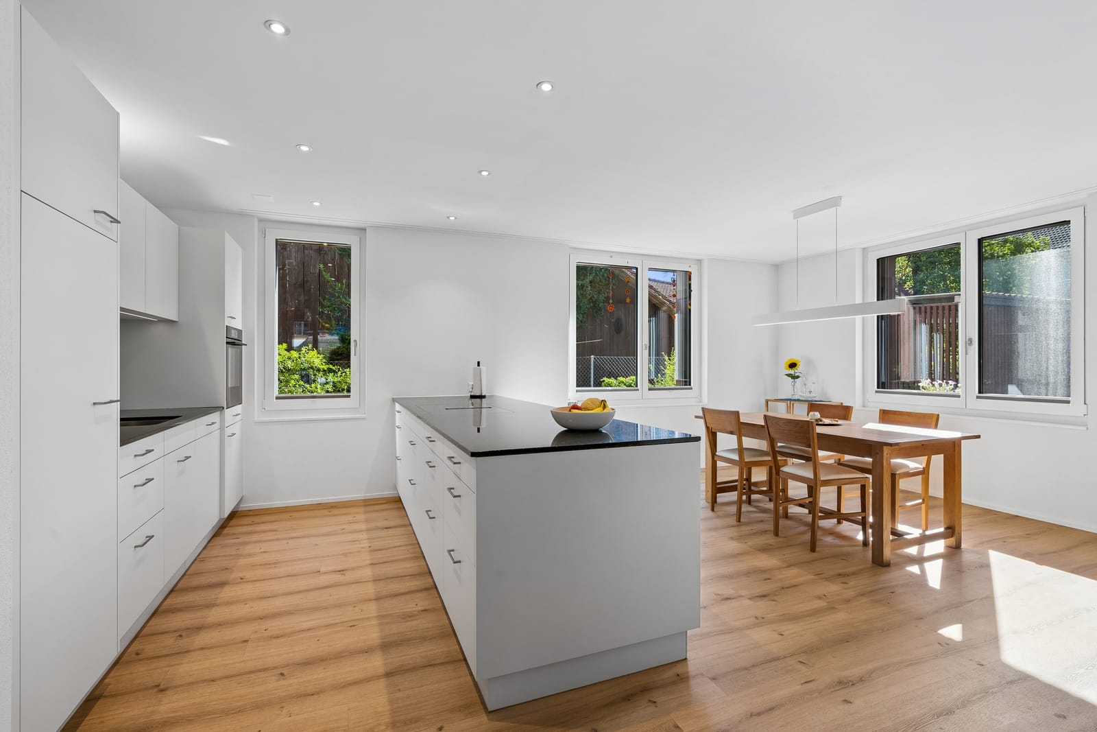 Zentral, ruhig und lichtdurchflutet - Ihr neues Zuhause im Herzen von Hettlingen — Ansicht 7