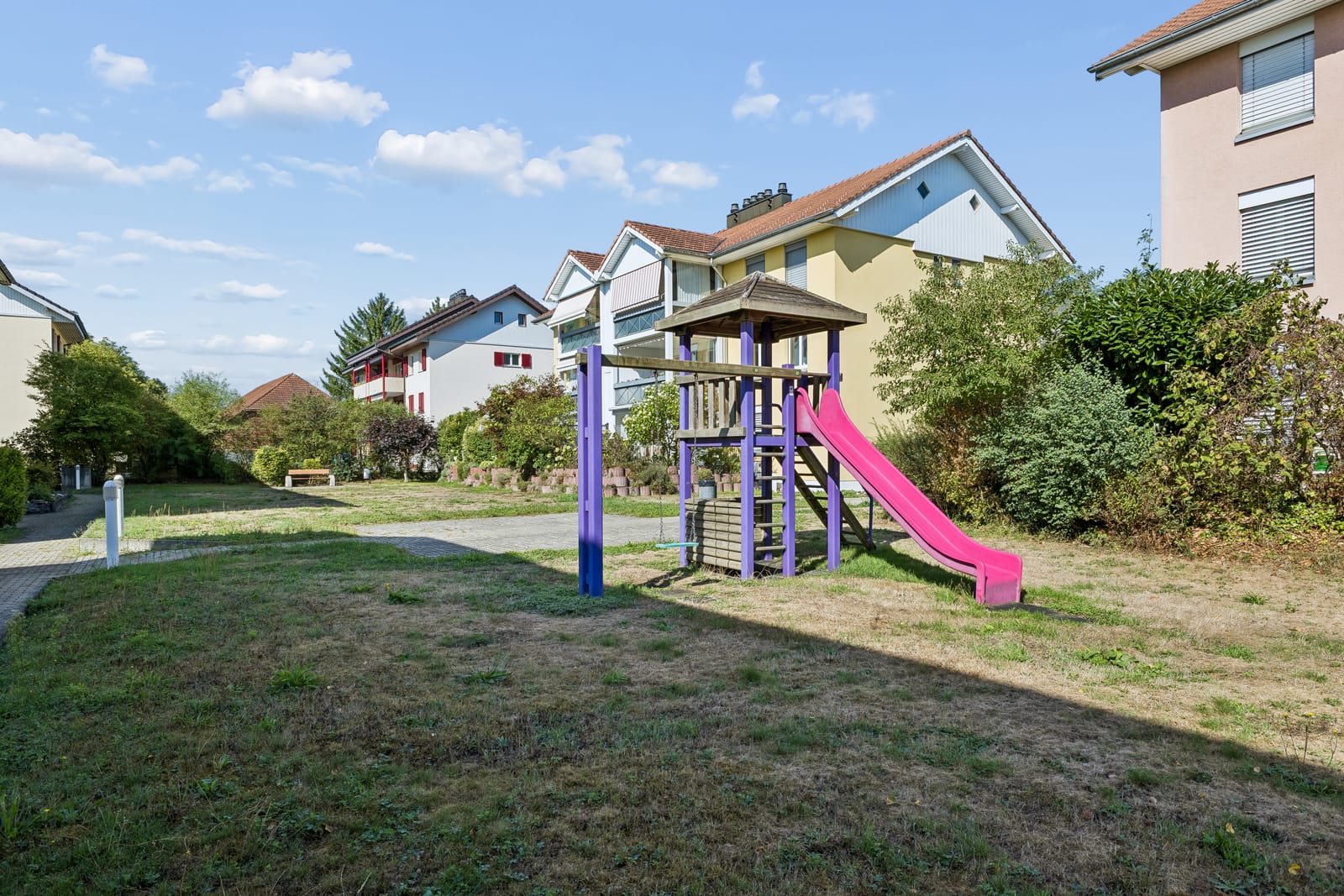 4.5-Zimmer-Wohnung mit Cheminée und drei Parkplätzen — Ansicht 14
