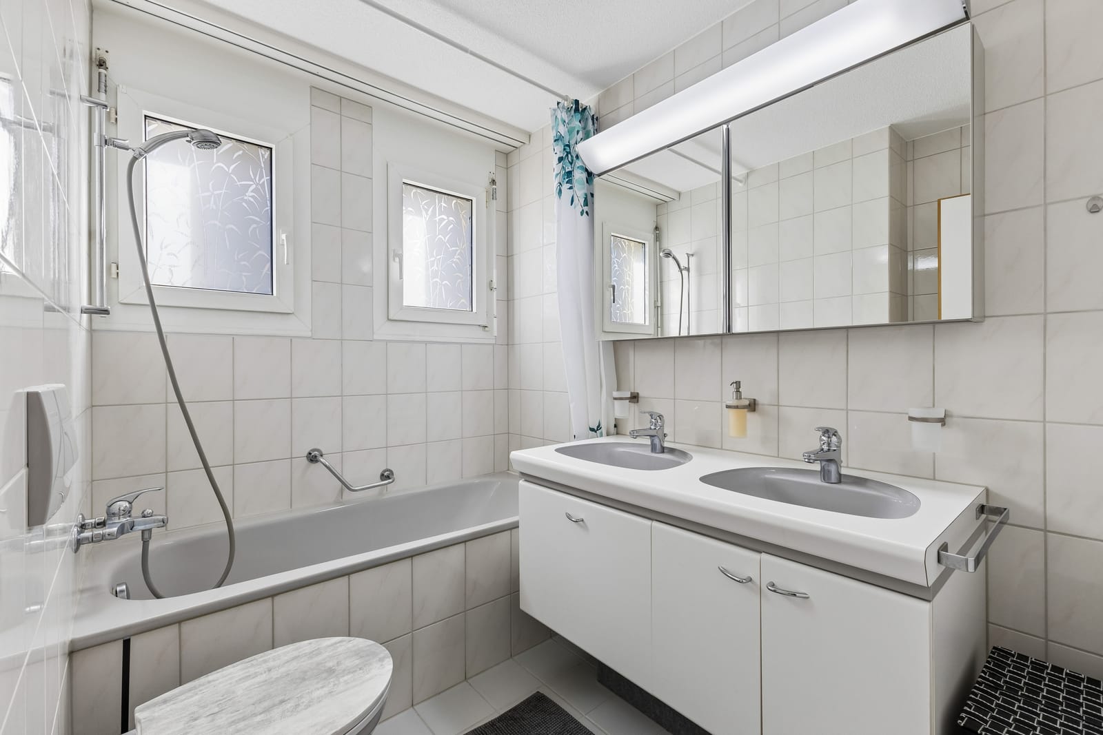 4.5-Zimmer-Wohnung mit Cheminée und drei Parkplätzen — Ansicht 11
