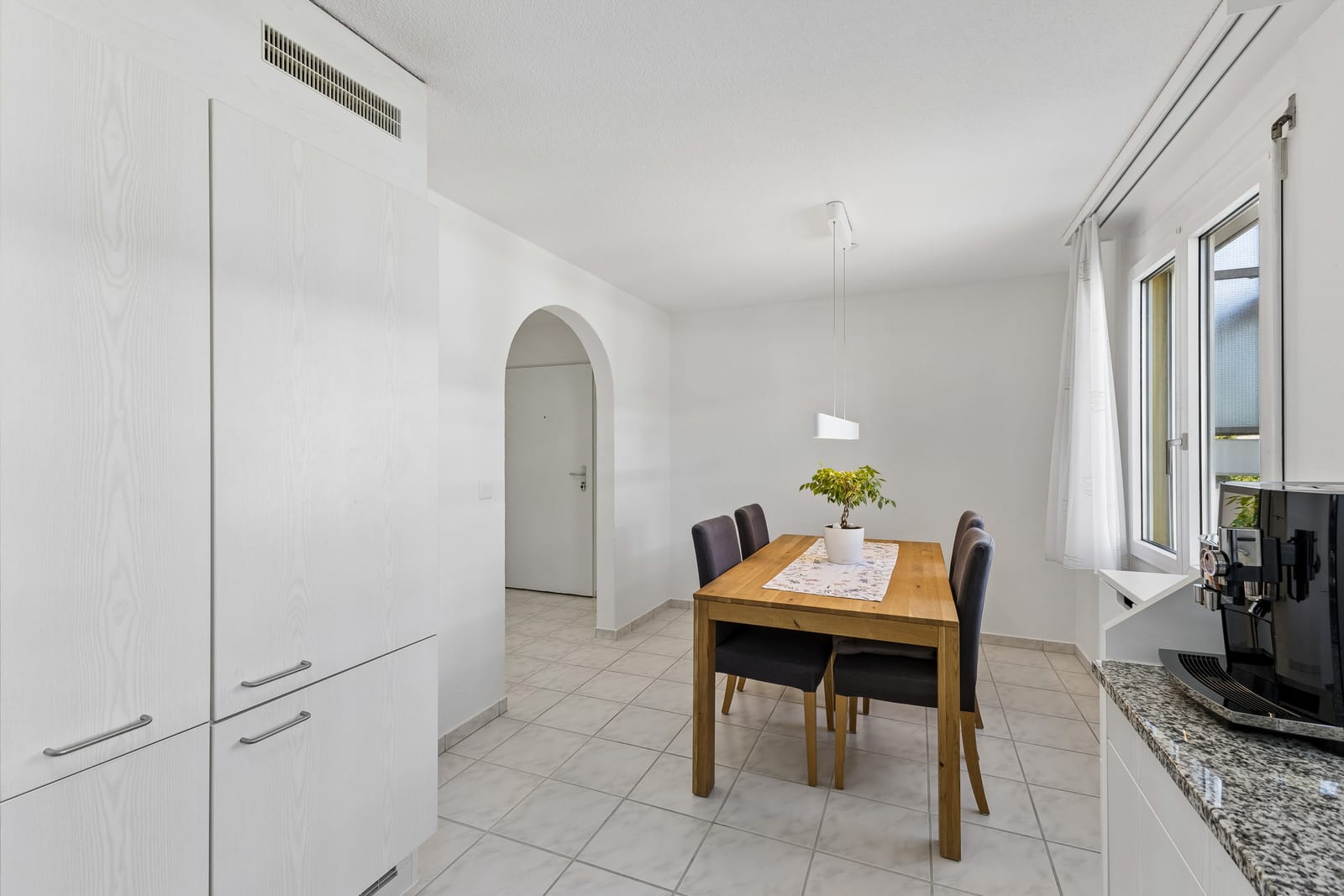 4.5-Zimmer-Wohnung mit Cheminée und drei Parkplätzen — Ansicht 6