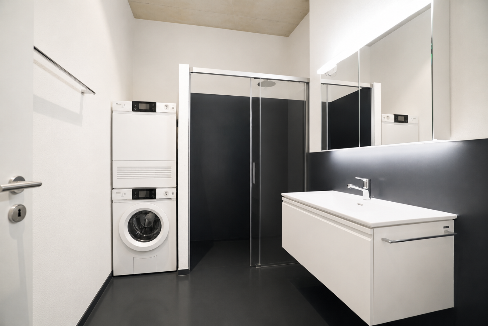 Historisches Bijou mit modernem Ausbaustandard – 2.5-Zimmer-Wohnung mit Balkon — Ansicht 3