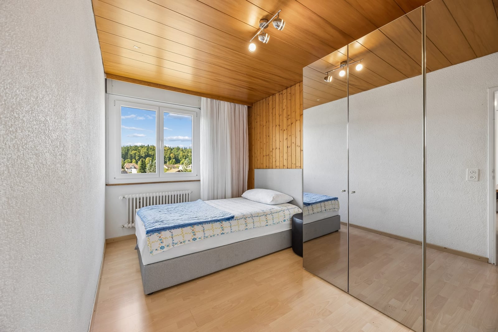 Attraktive 4.5-Zimmer-Wohnung im obersten Geschoss mit Lift und neuer Küche — Ansicht 11