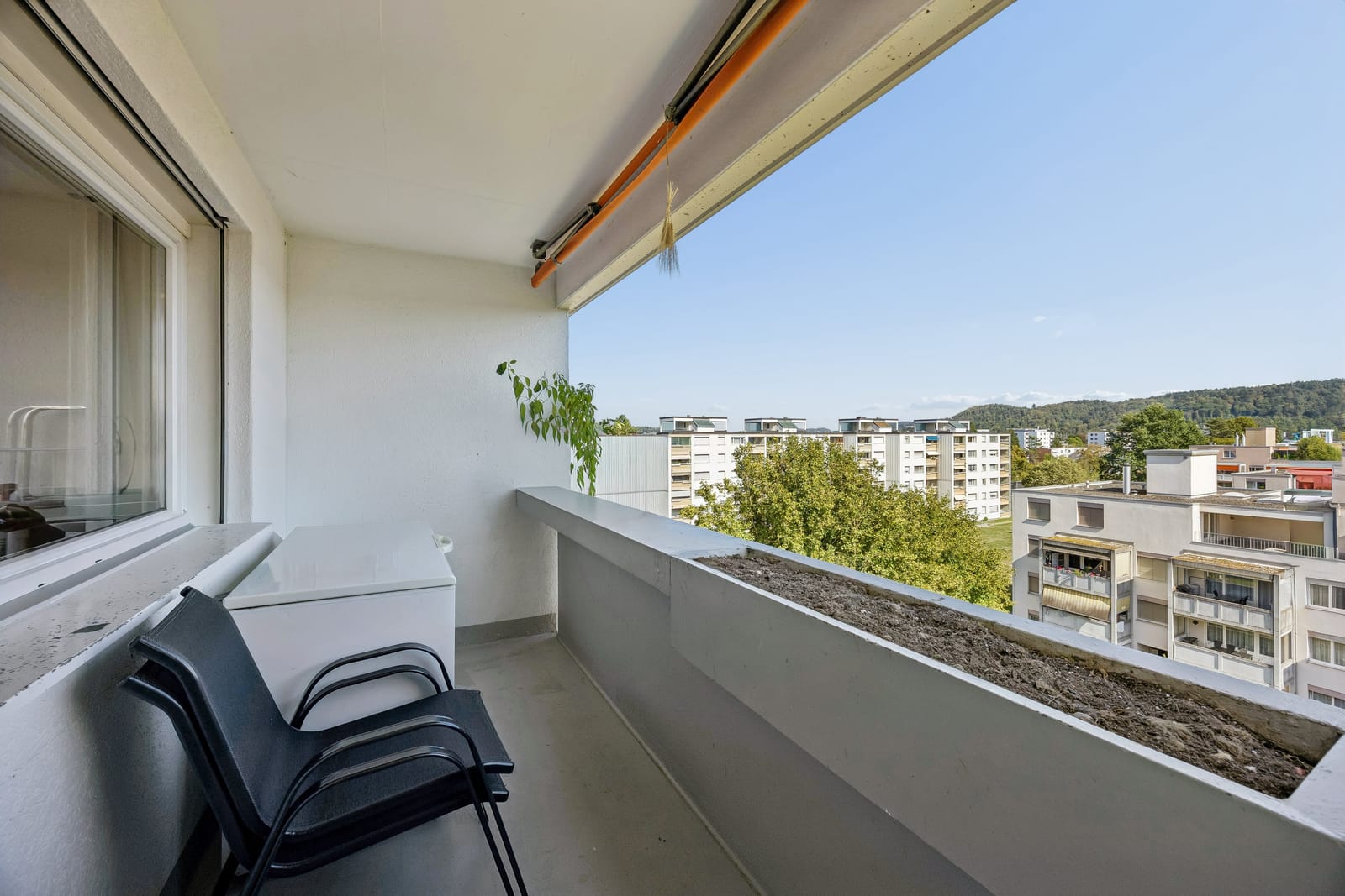 Attraktive 4.5-Zimmer-Wohnung im obersten Geschoss mit Lift und neuer Küche — Ansicht 6