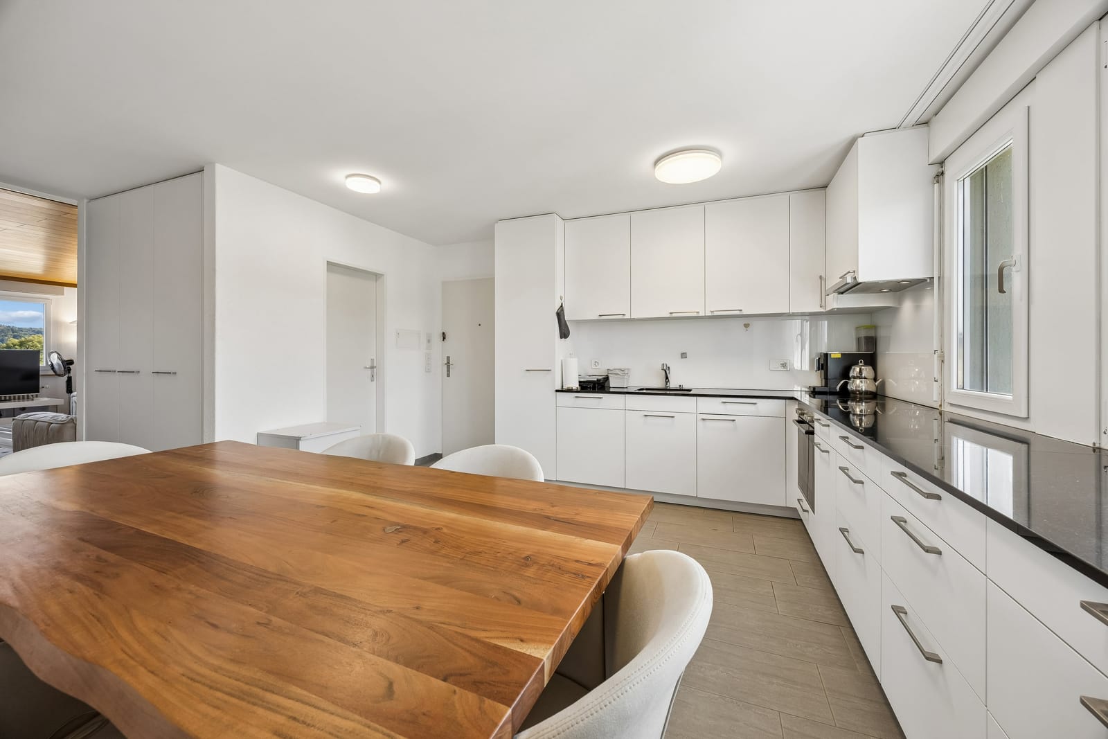 Attraktive 4.5-Zimmer-Wohnung im obersten Geschoss mit Lift und neuer Küche — Ansicht 3