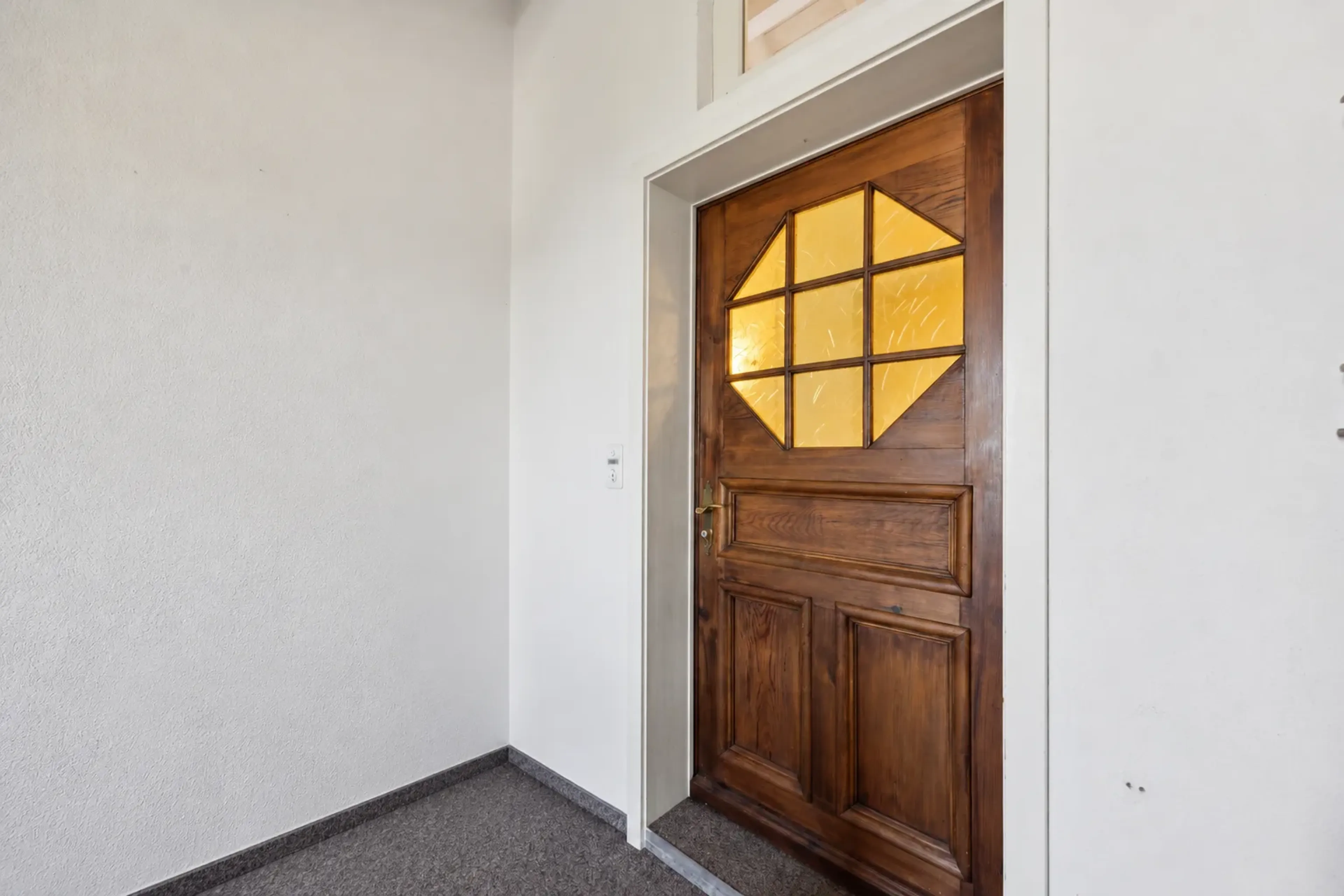 Allein unter dem Dach – 4½ Zimmer mit offenem Dachstuhl, Terrasse und Weitsicht - 16