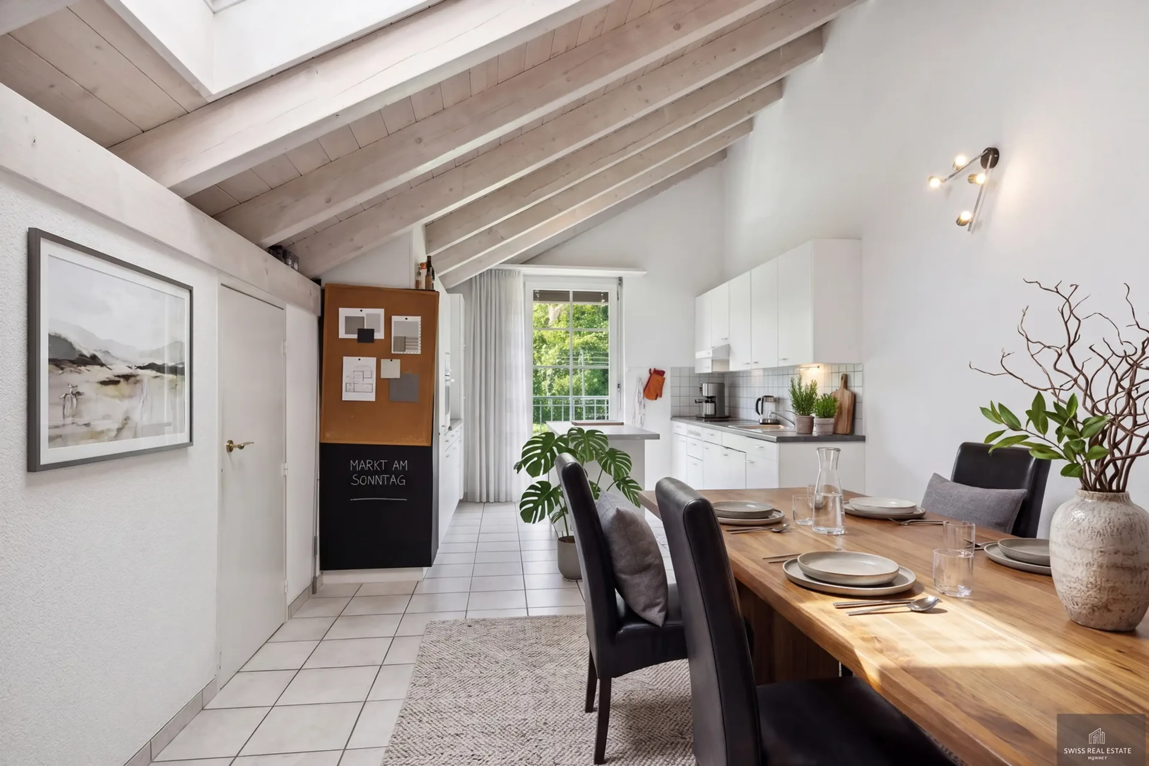 Allein unter dem Dach – 4½ Zimmer mit offenem Dachstuhl, Terrasse und Weitsicht - 4