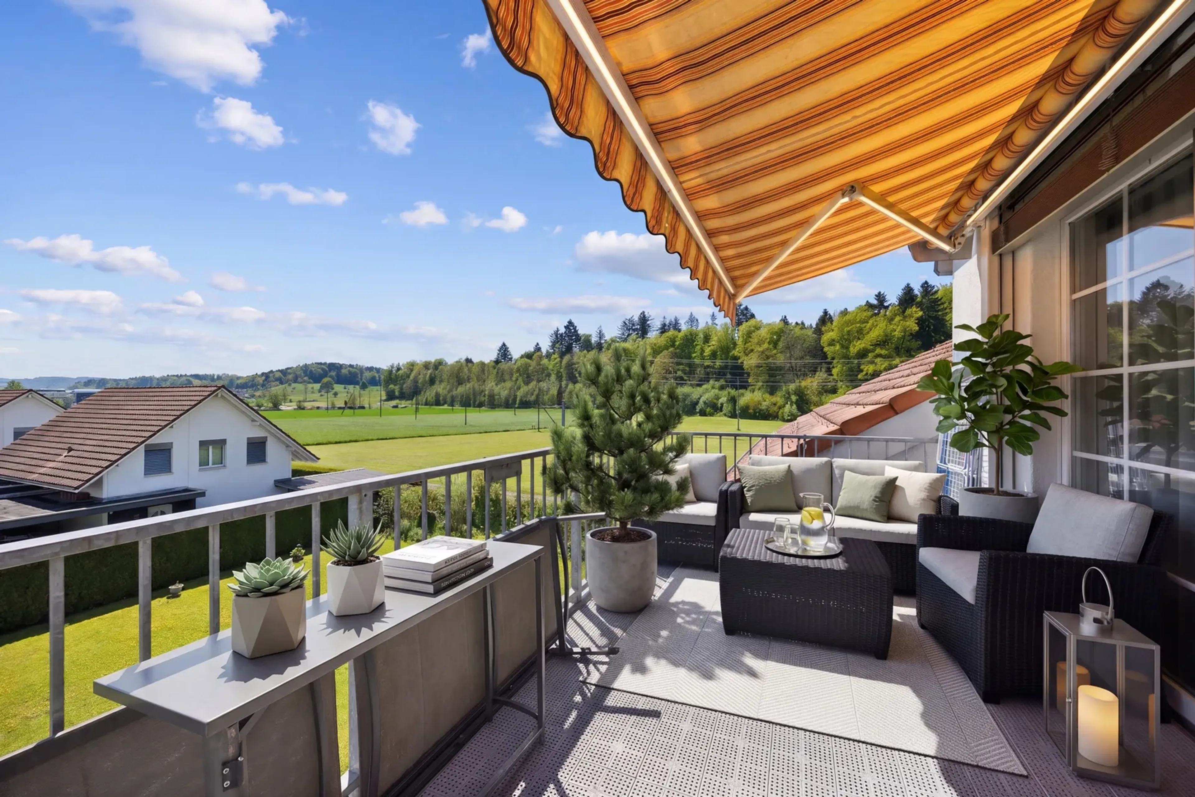 Allein unter dem Dach – 4½ Zimmer mit offenem Dachstuhl, Terrasse und Weitsicht - 18