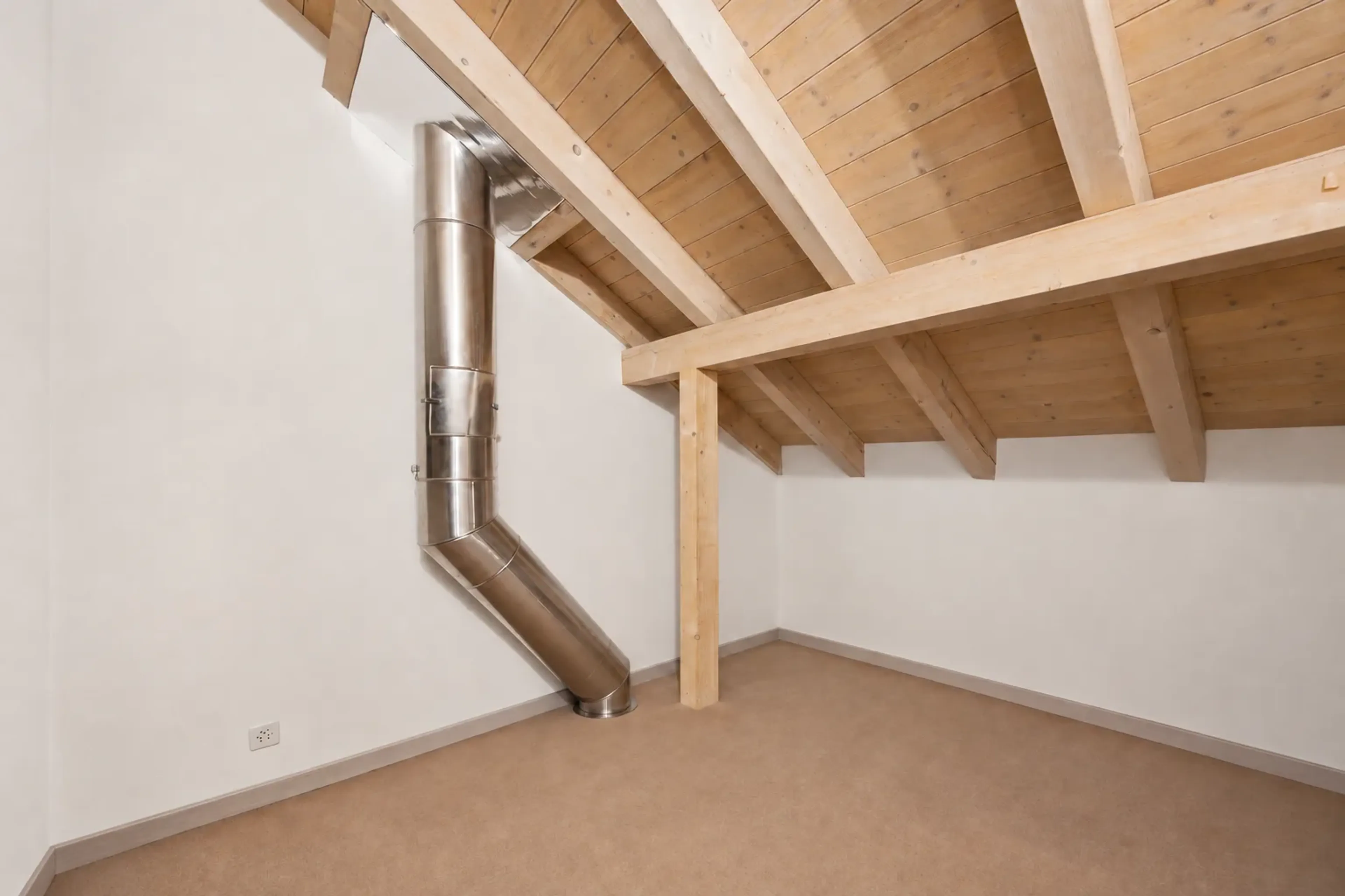 Allein unter dem Dach – 4½ Zimmer mit offenem Dachstuhl, Terrasse und Weitsicht - 22