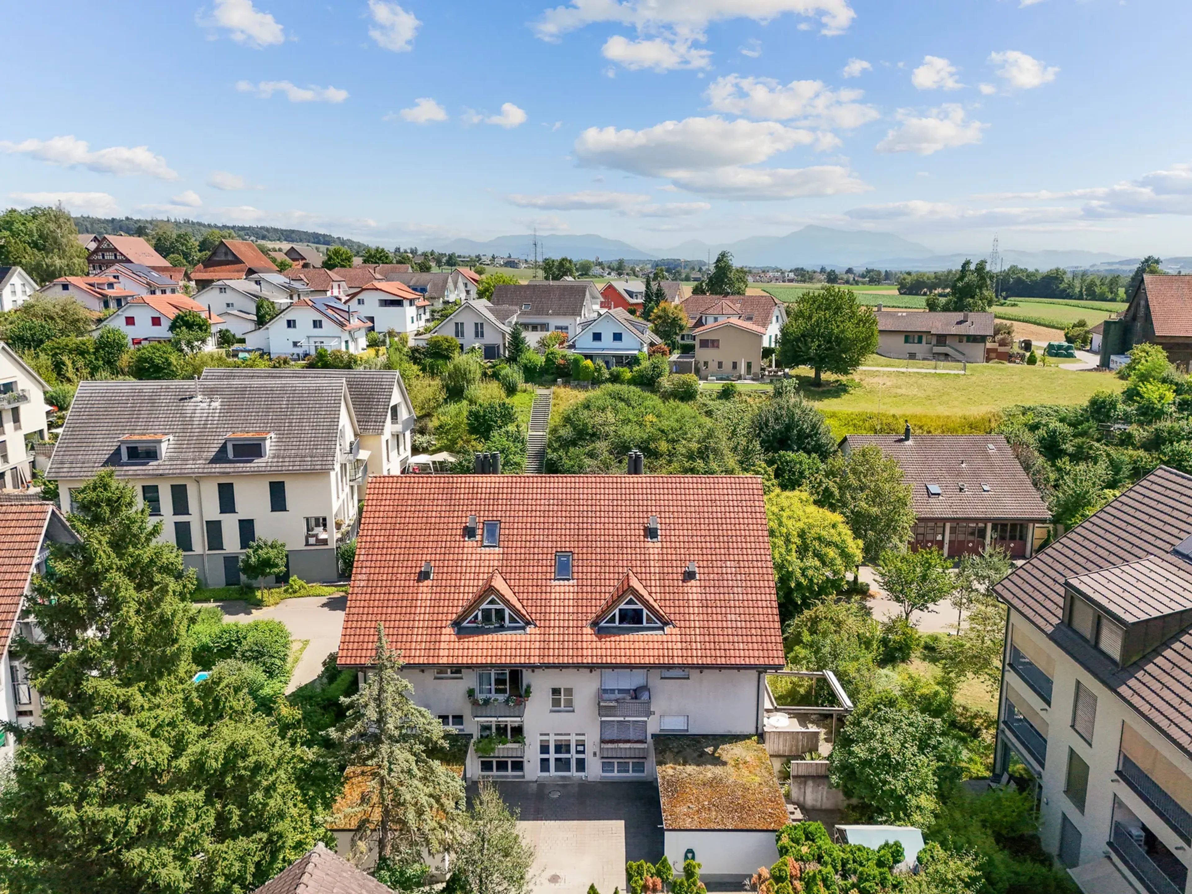 4.5-Zimmer-Etagenwohnung mit Cheminée inkl. Carport in Jonen