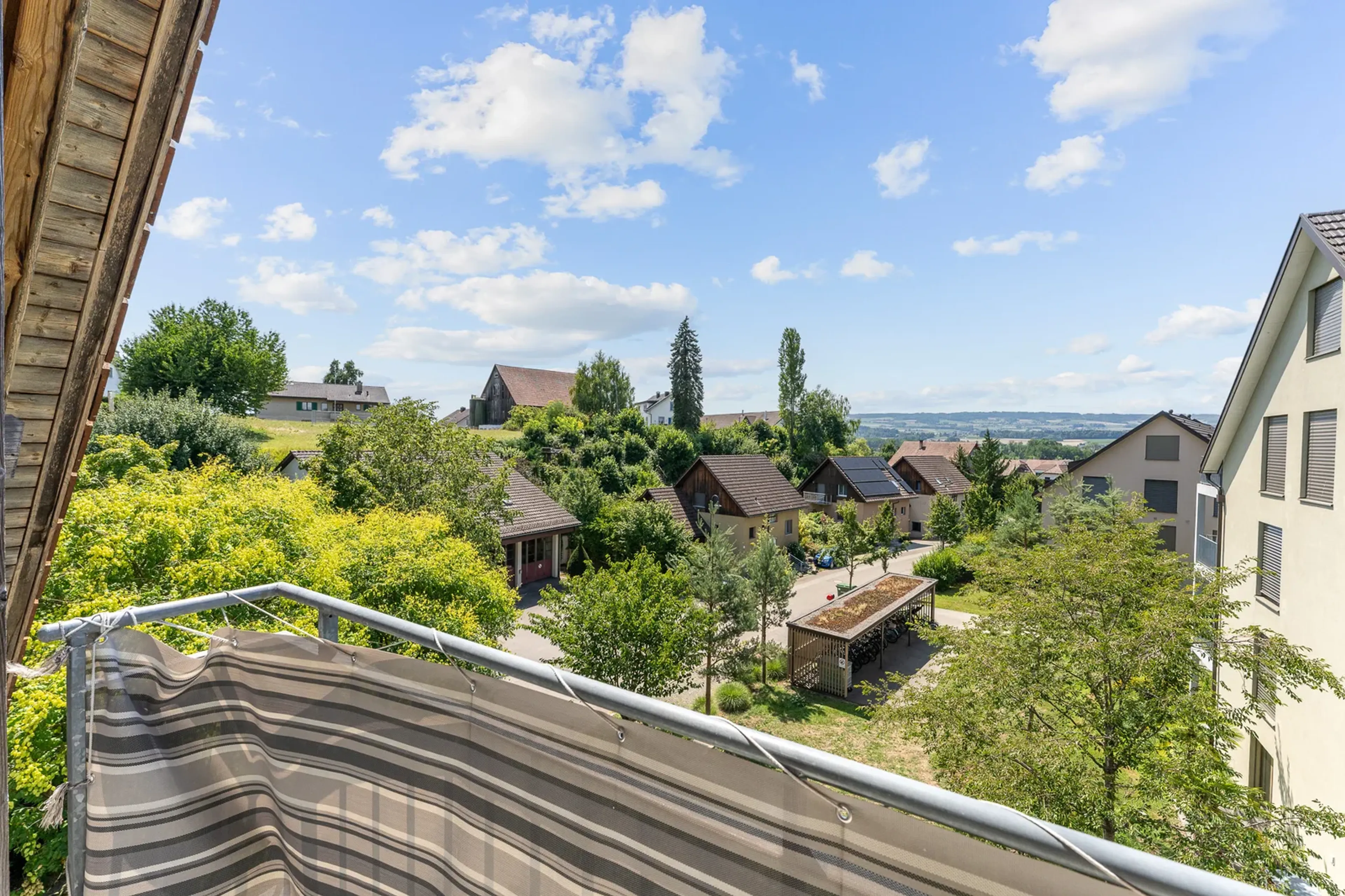 Grosszügige 6.5-Zimmer-Dach-Maisonette – Ein Zuhause für die ganze Familie