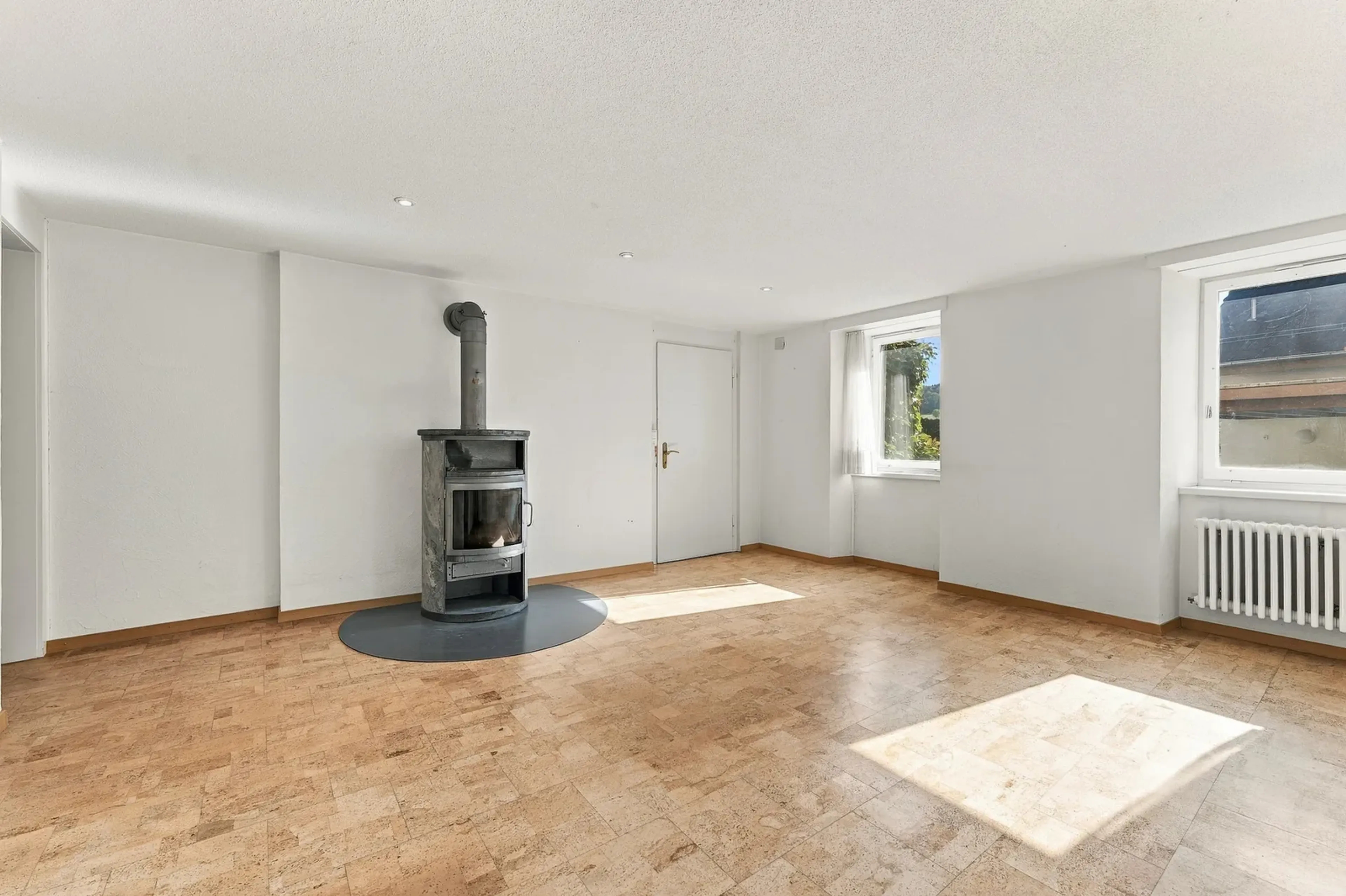 9.5-Zimmer-Haus mit Dachwohnung und Scheune in Würenlos - 5