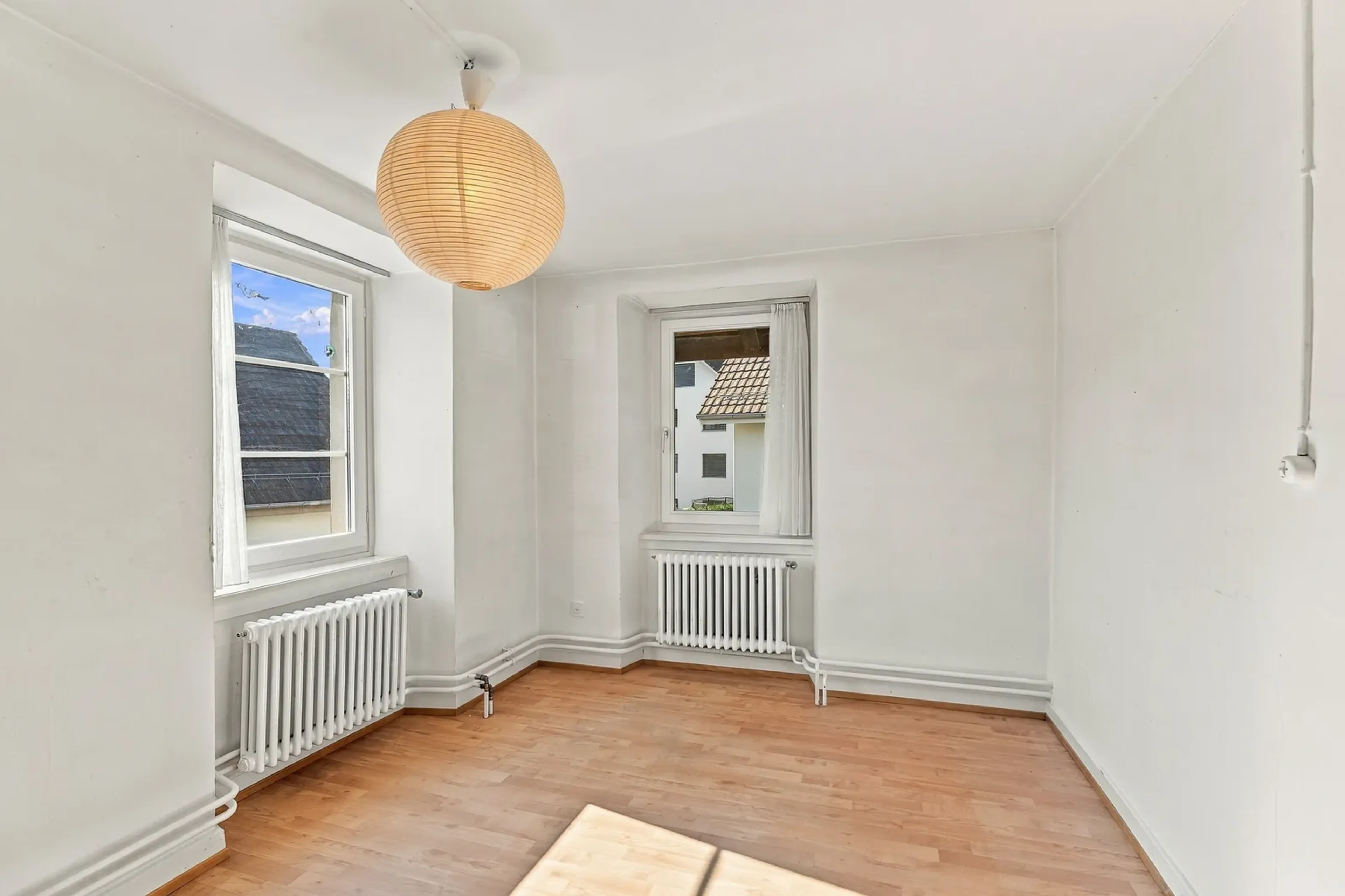 9.5-Zimmer-Haus mit Dachwohnung und Scheune in Würenlos - 6
