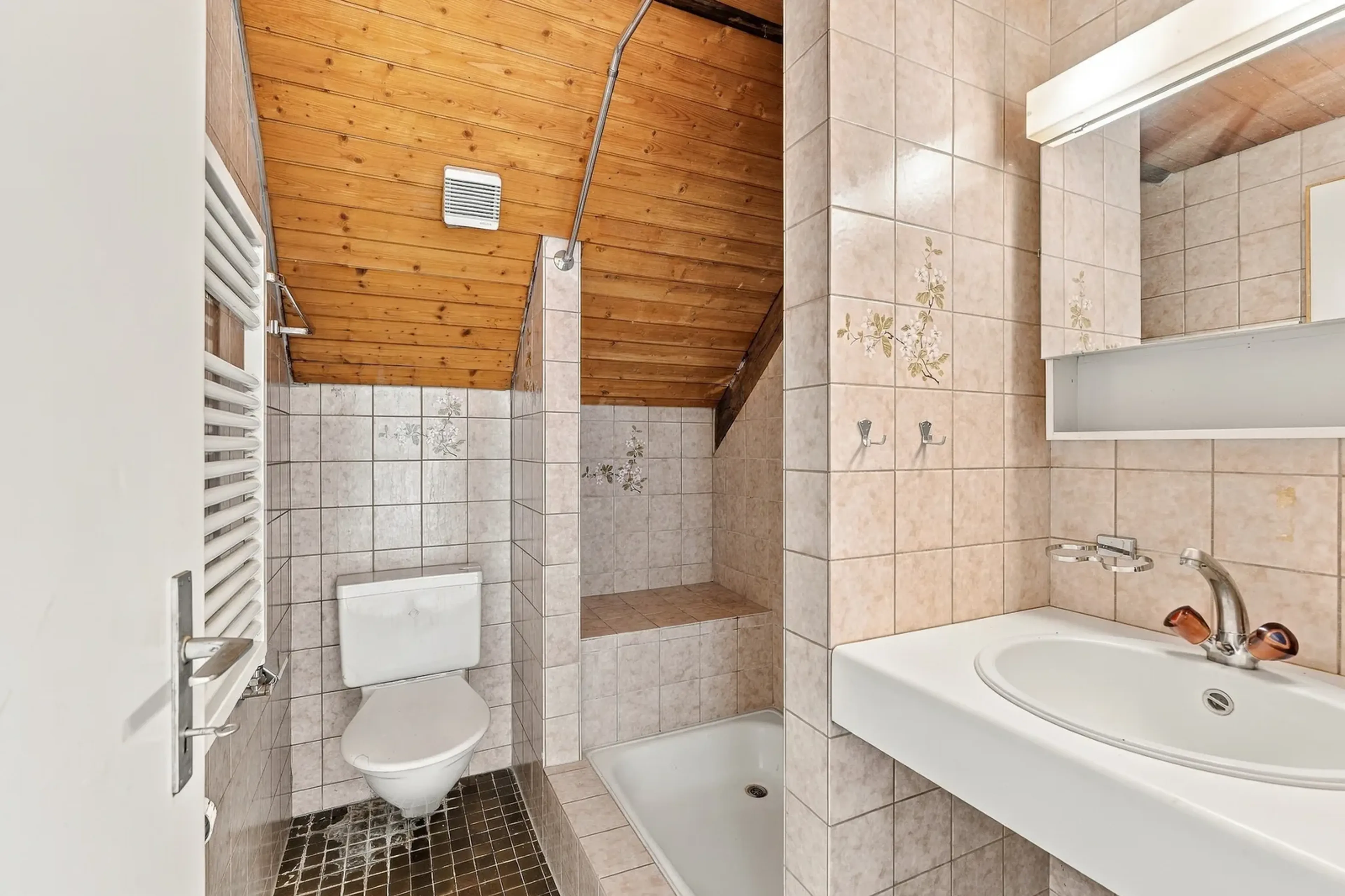 9.5-Zimmer-Haus mit Dachwohnung und Scheune in Würenlos - 12