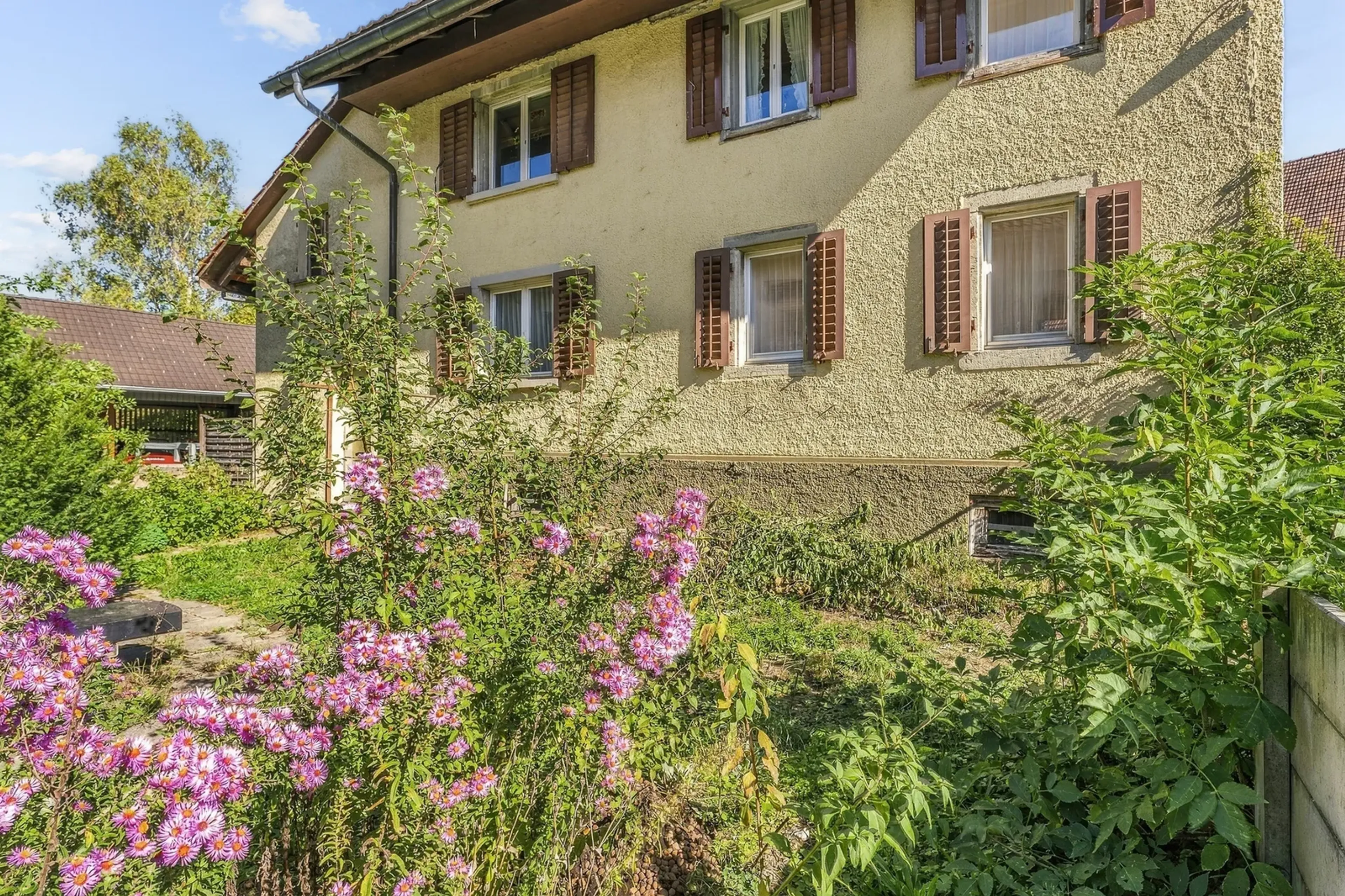9.5-Zimmer-Haus mit Dachwohnung und Scheune in Würenlos - 13