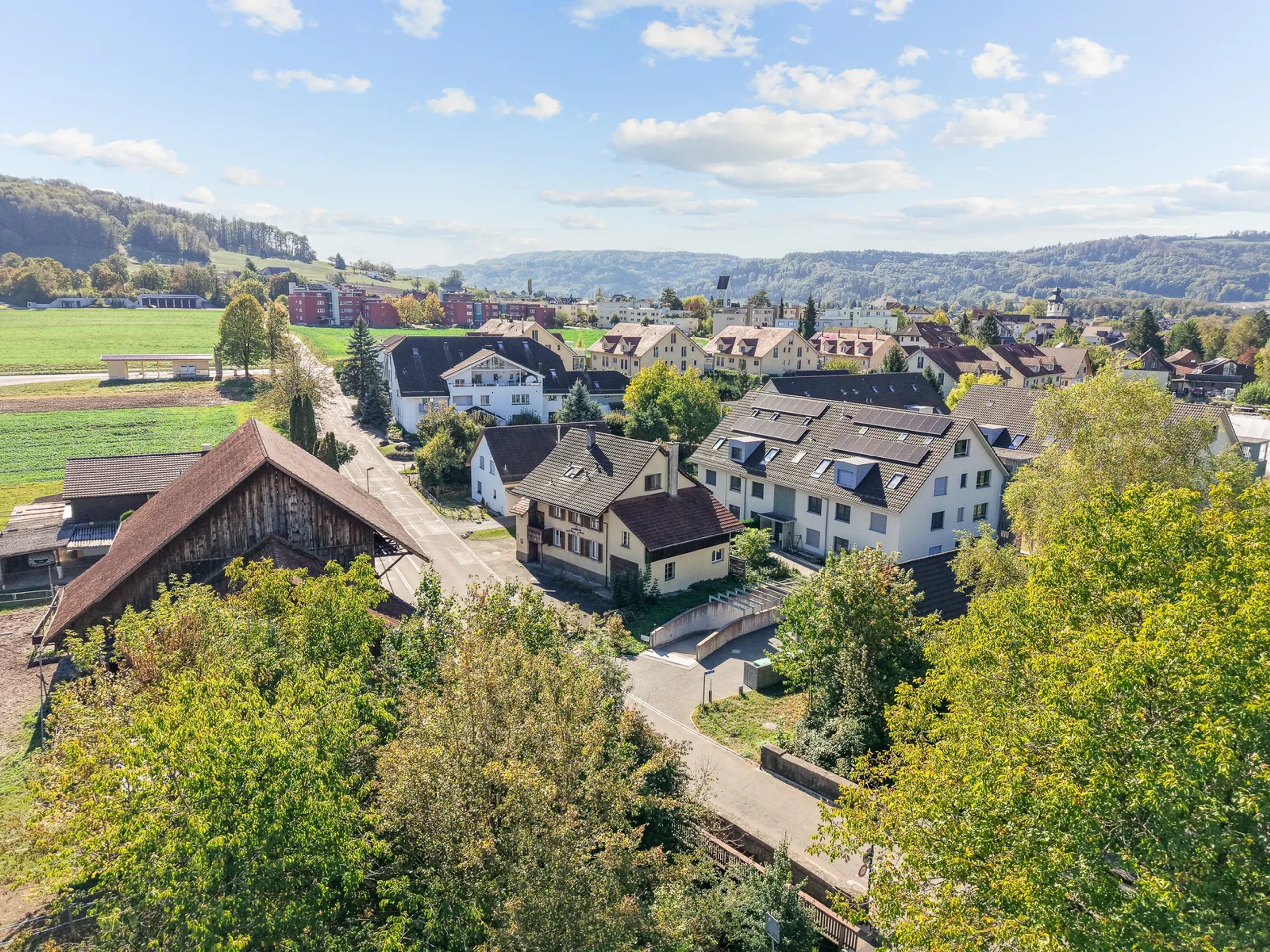 9.5-Zimmer-Haus mit Dachwohnung und Scheune in Würenlos - 16