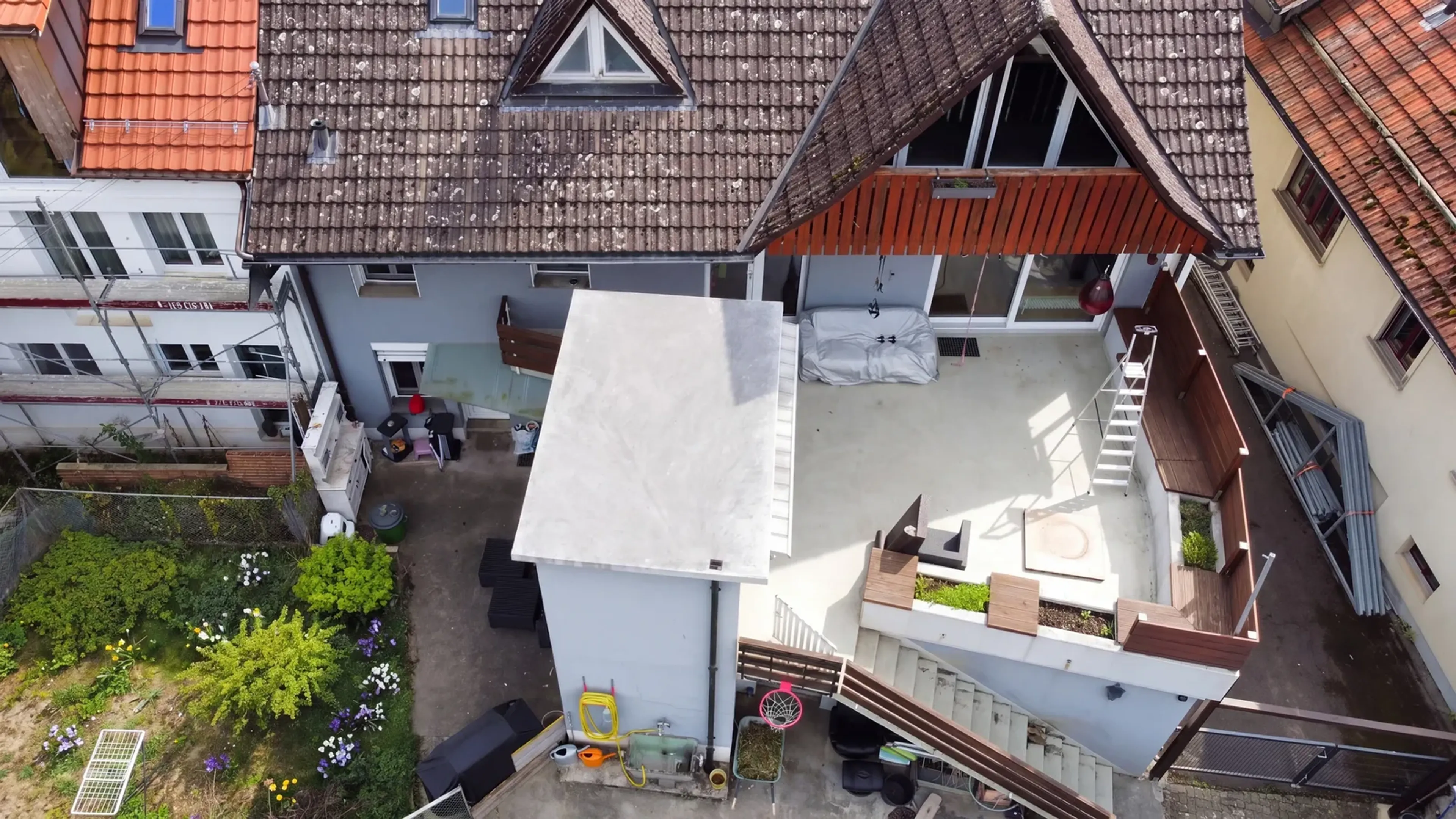 Mehrgenerationenhaus mit 2 Wohnungen und Garten in Schlattingen