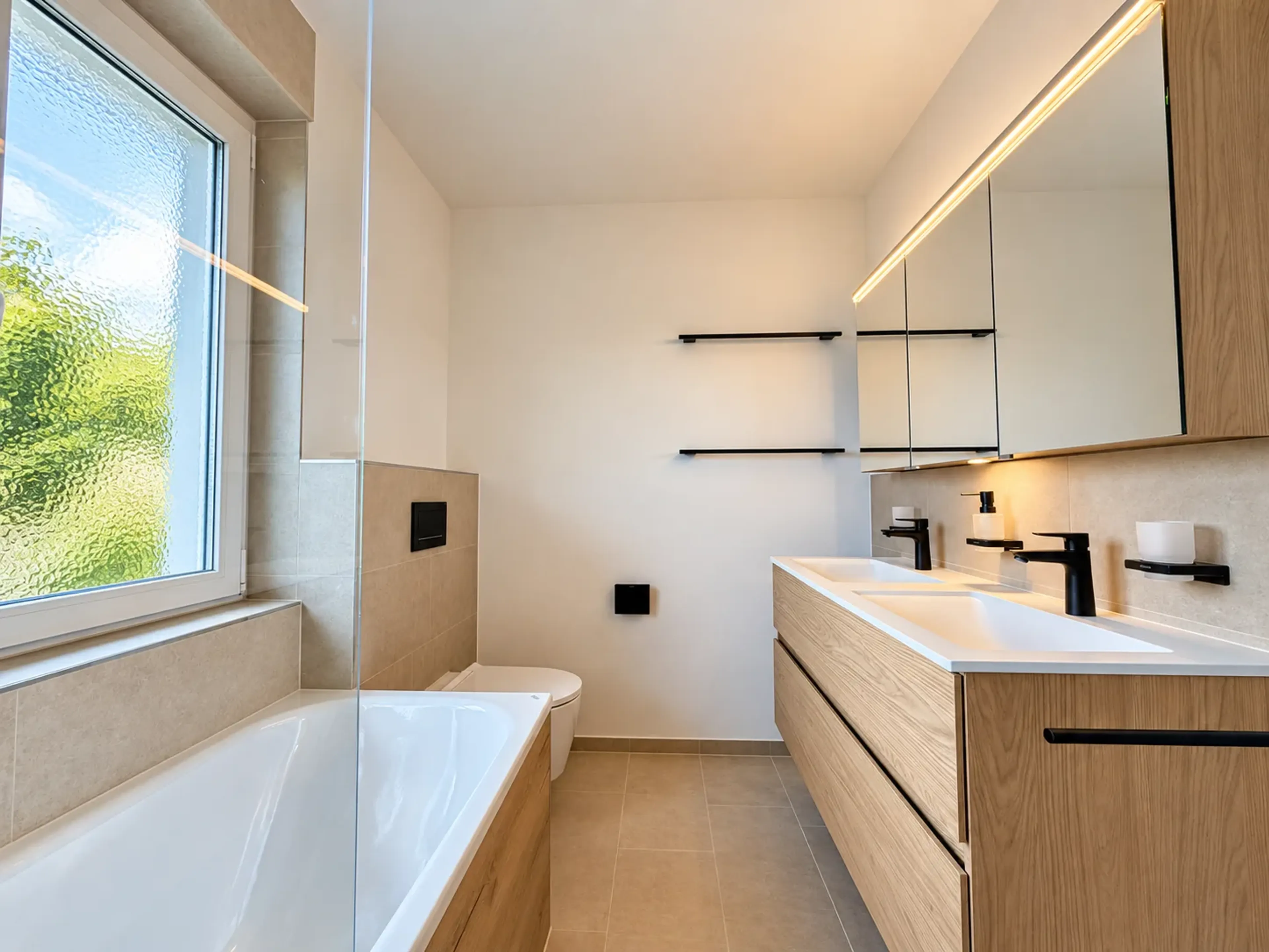Frisch renoviertes 5.5-Zimmer-Reihenhaus mit Garten in Zürich - 5