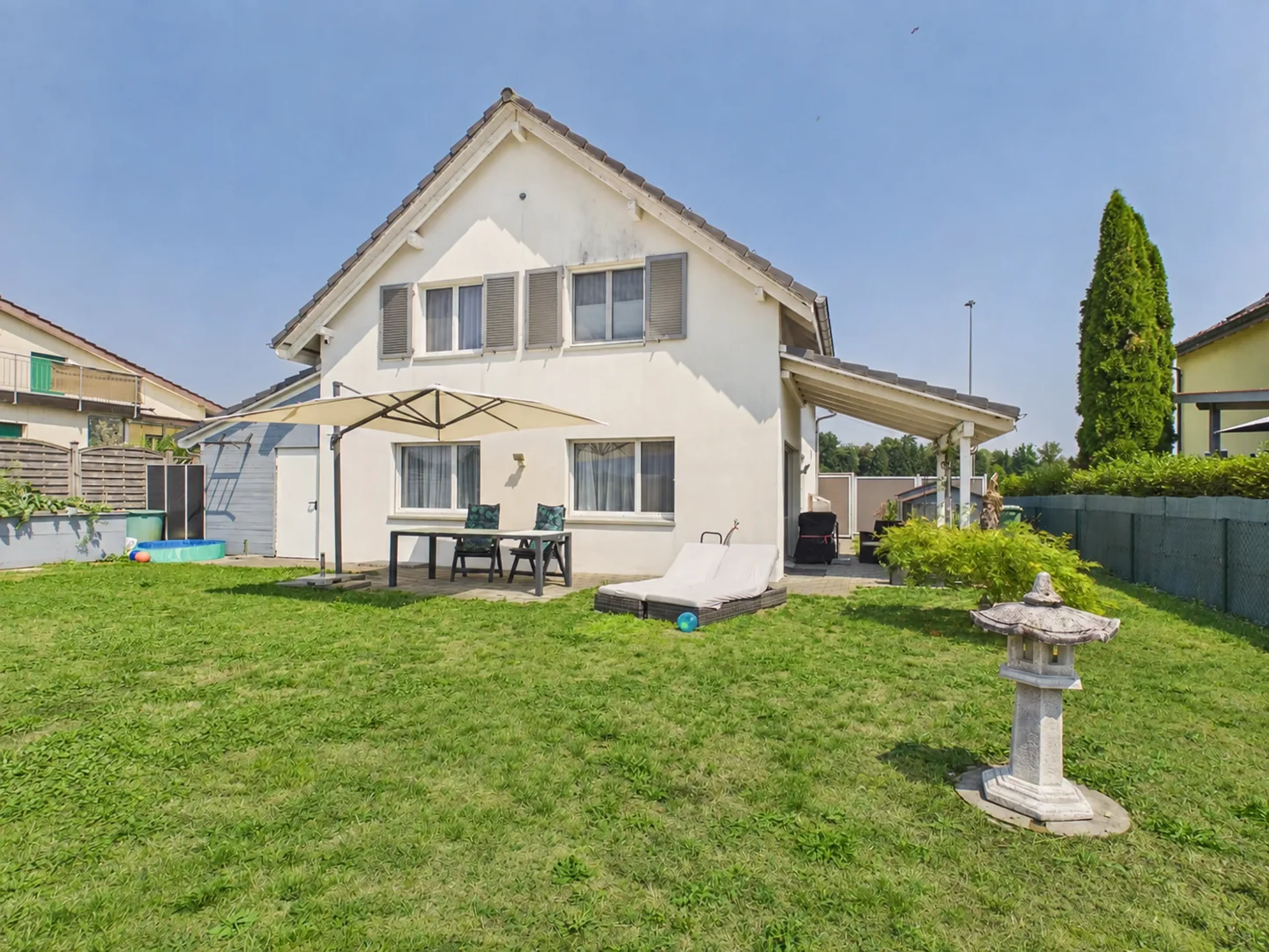 Modernes Einfamilienhaus mit Garten und schöner Weitsicht in Wolfwil - 1