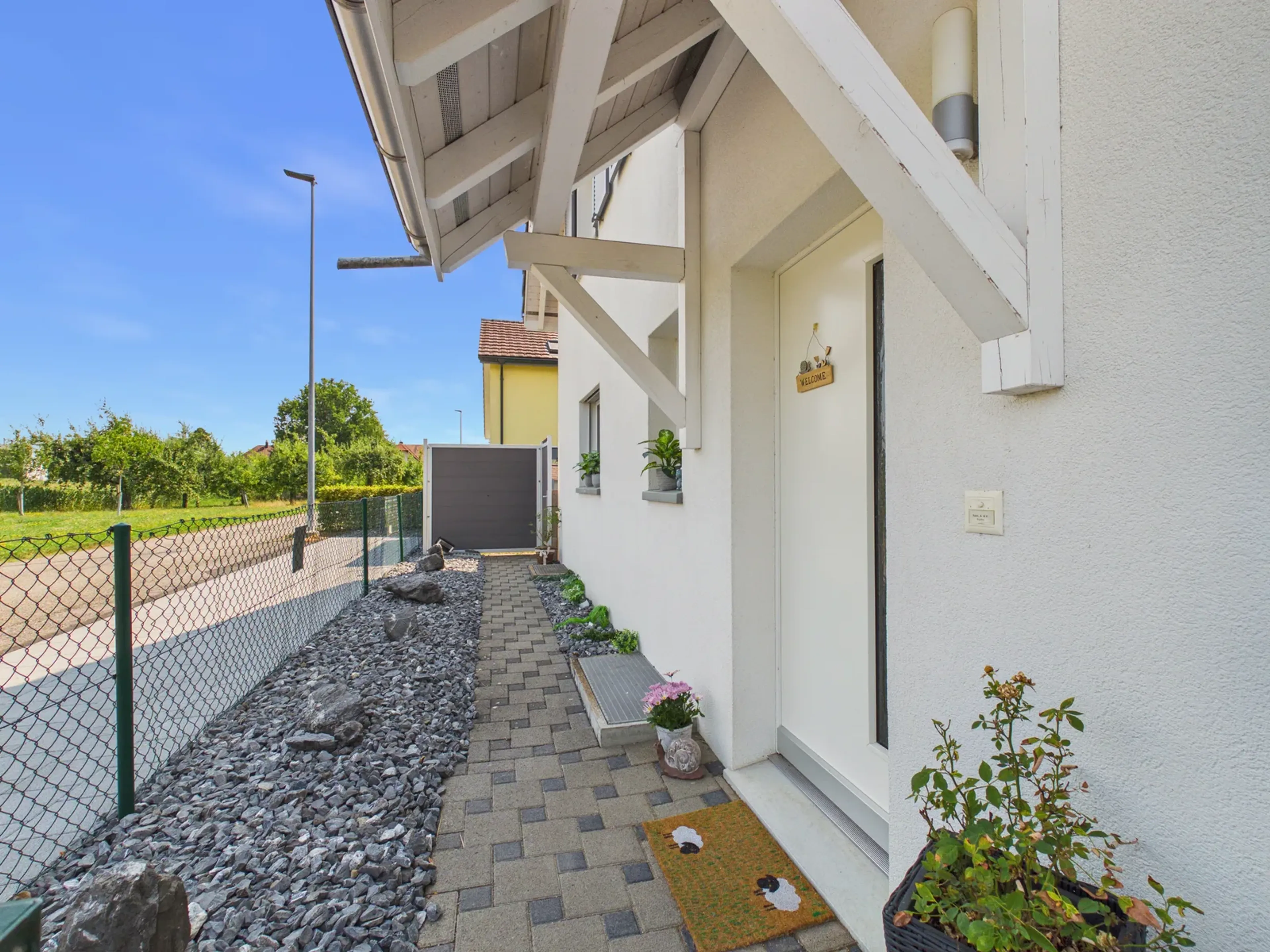 Modernes Einfamilienhaus mit Garten und schöner Weitsicht in Wolfwil - 2