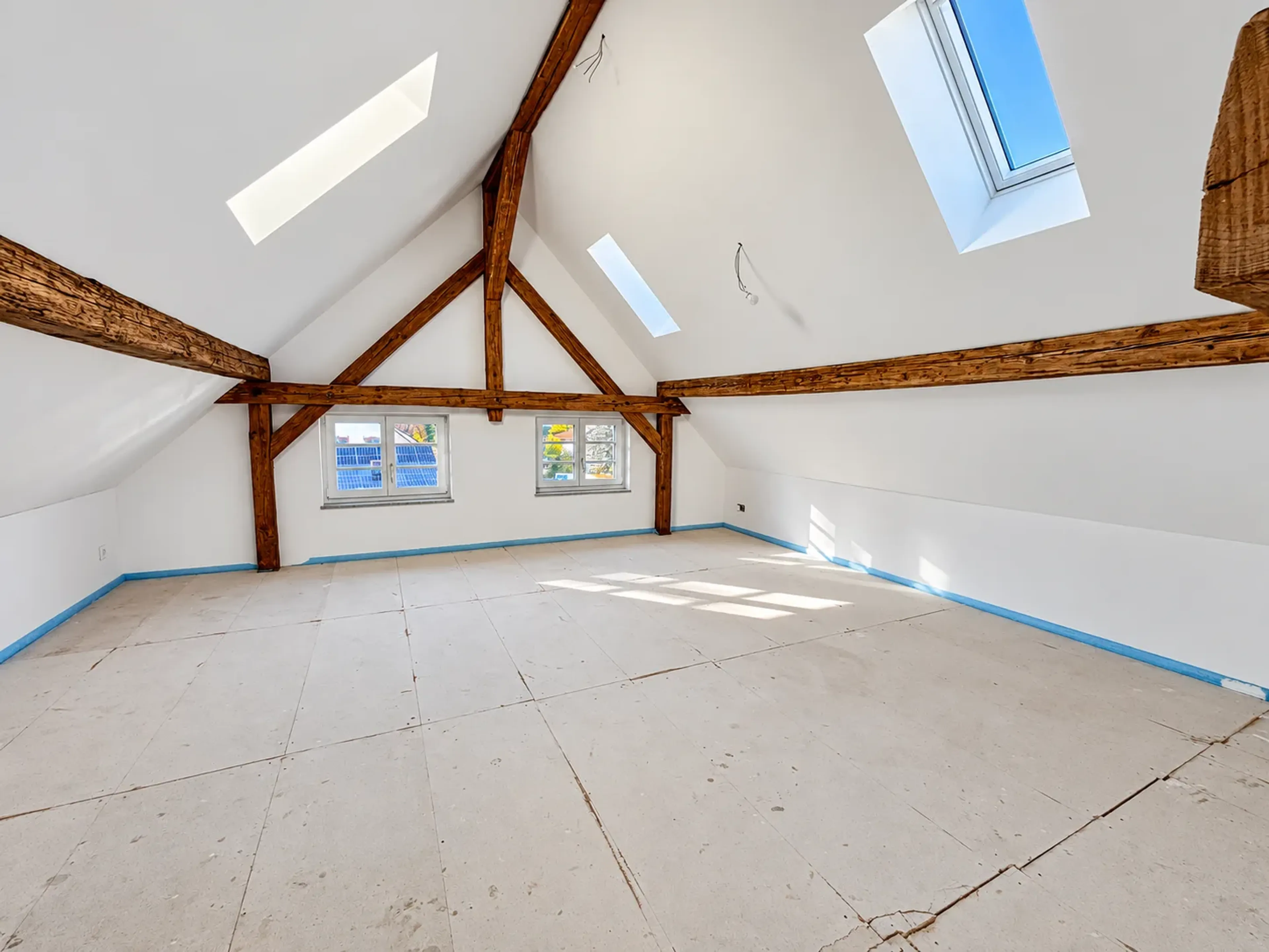 Grosszügige 4.5-Zimmer-Maisonette-Wohnung mit viel Charme - 5