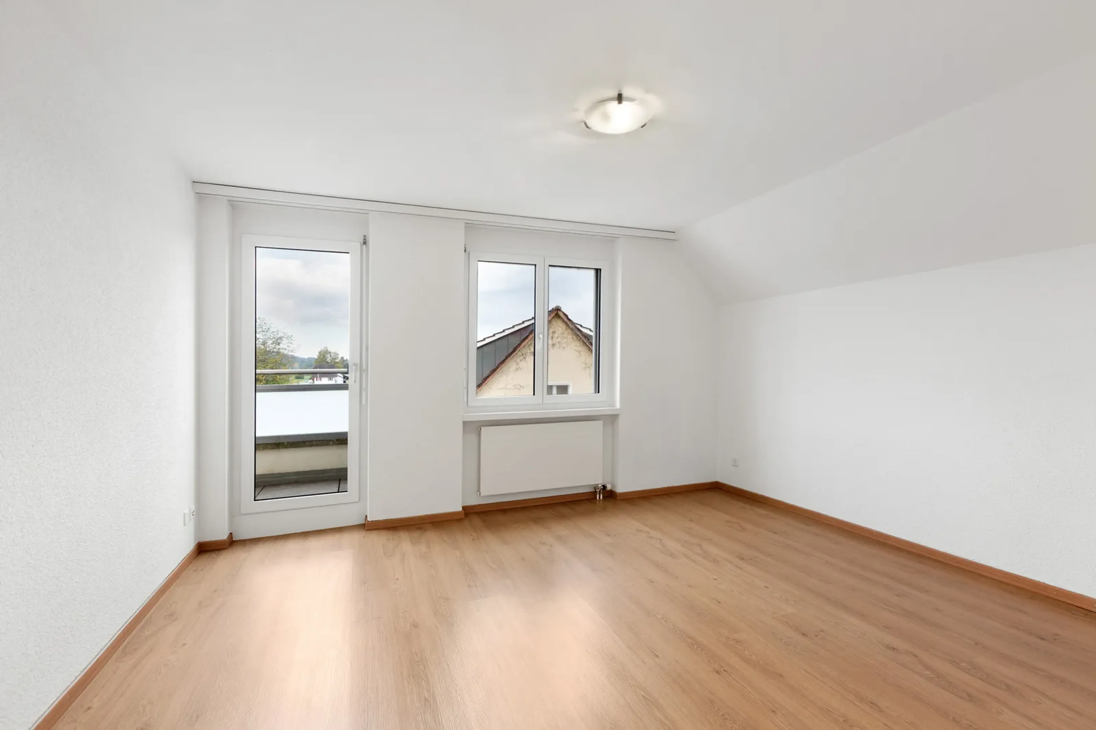 5.5-Zimmer-Dachwohnung mit Cheminée in Bonau - 8