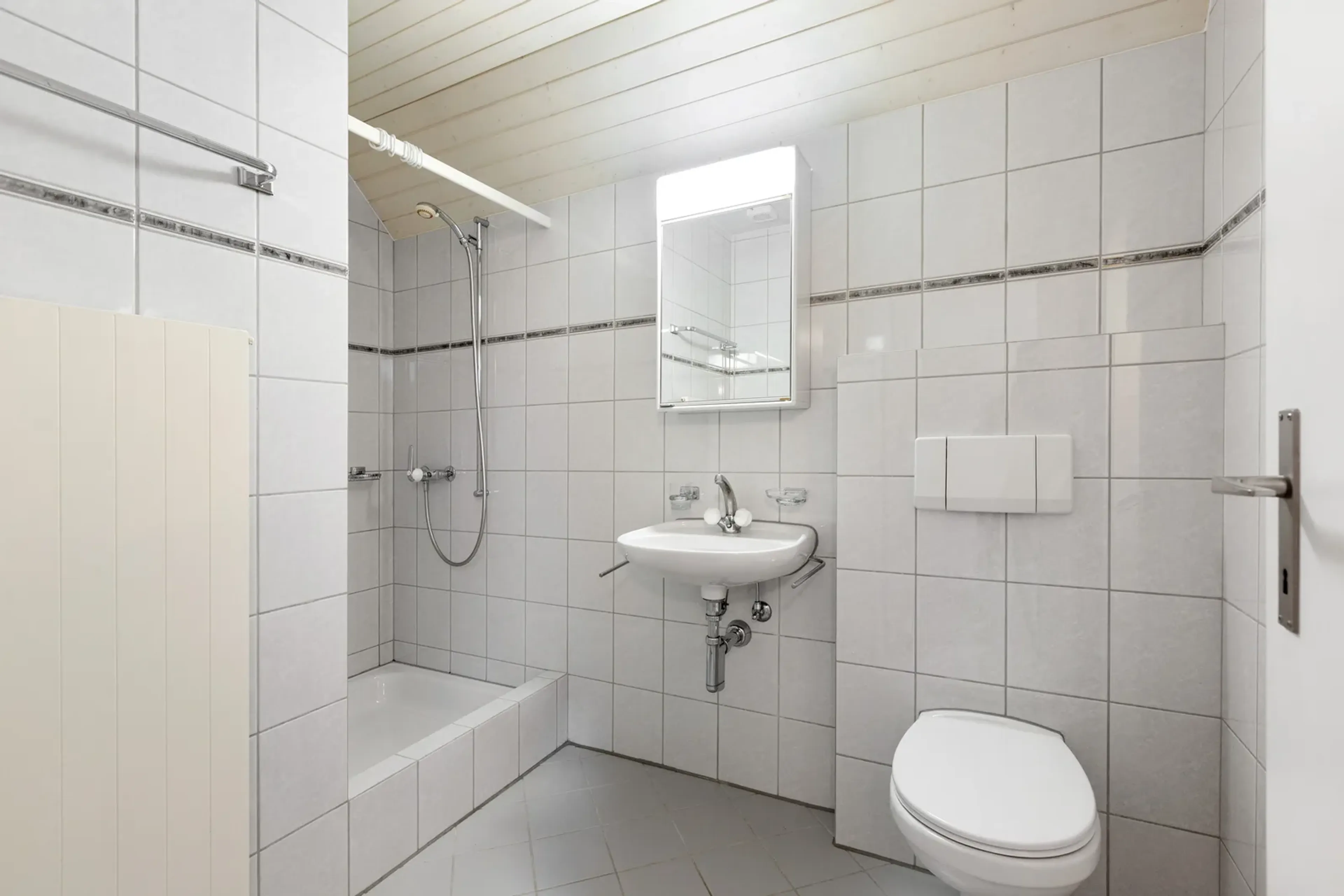 5.5-Zimmer-Dachwohnung mit Cheminée in Bonau - 12
