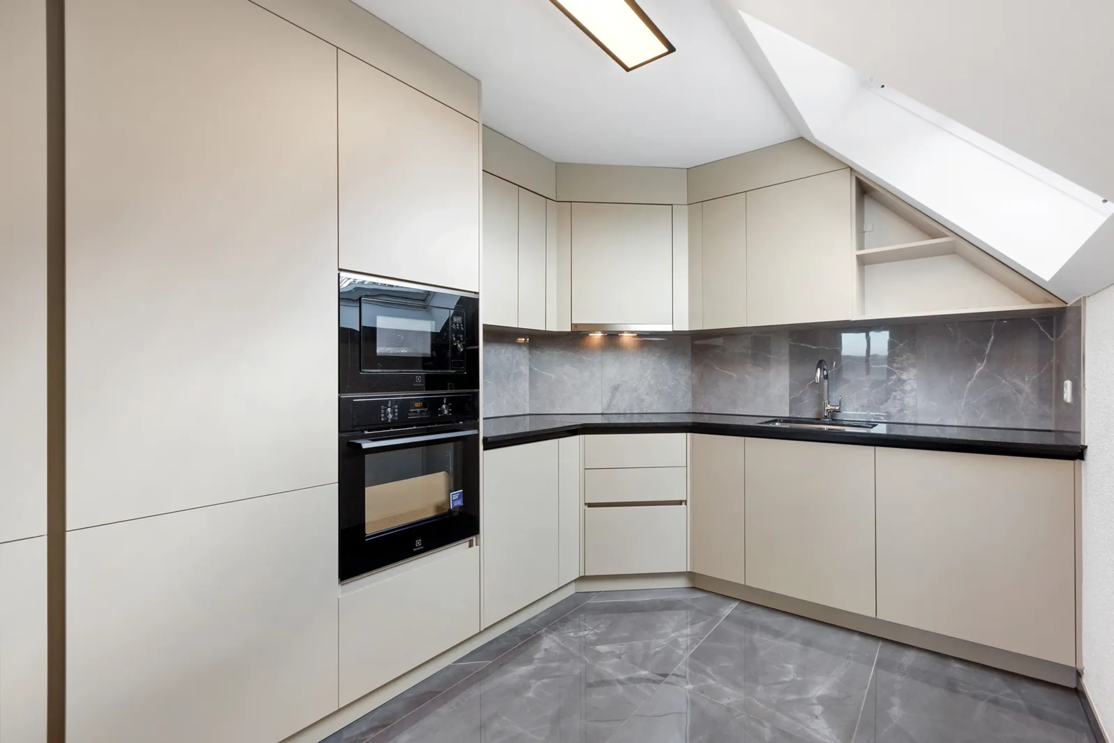 5.5-Zimmer-Dachwohnung mit Cheminée in Bonau - 2
