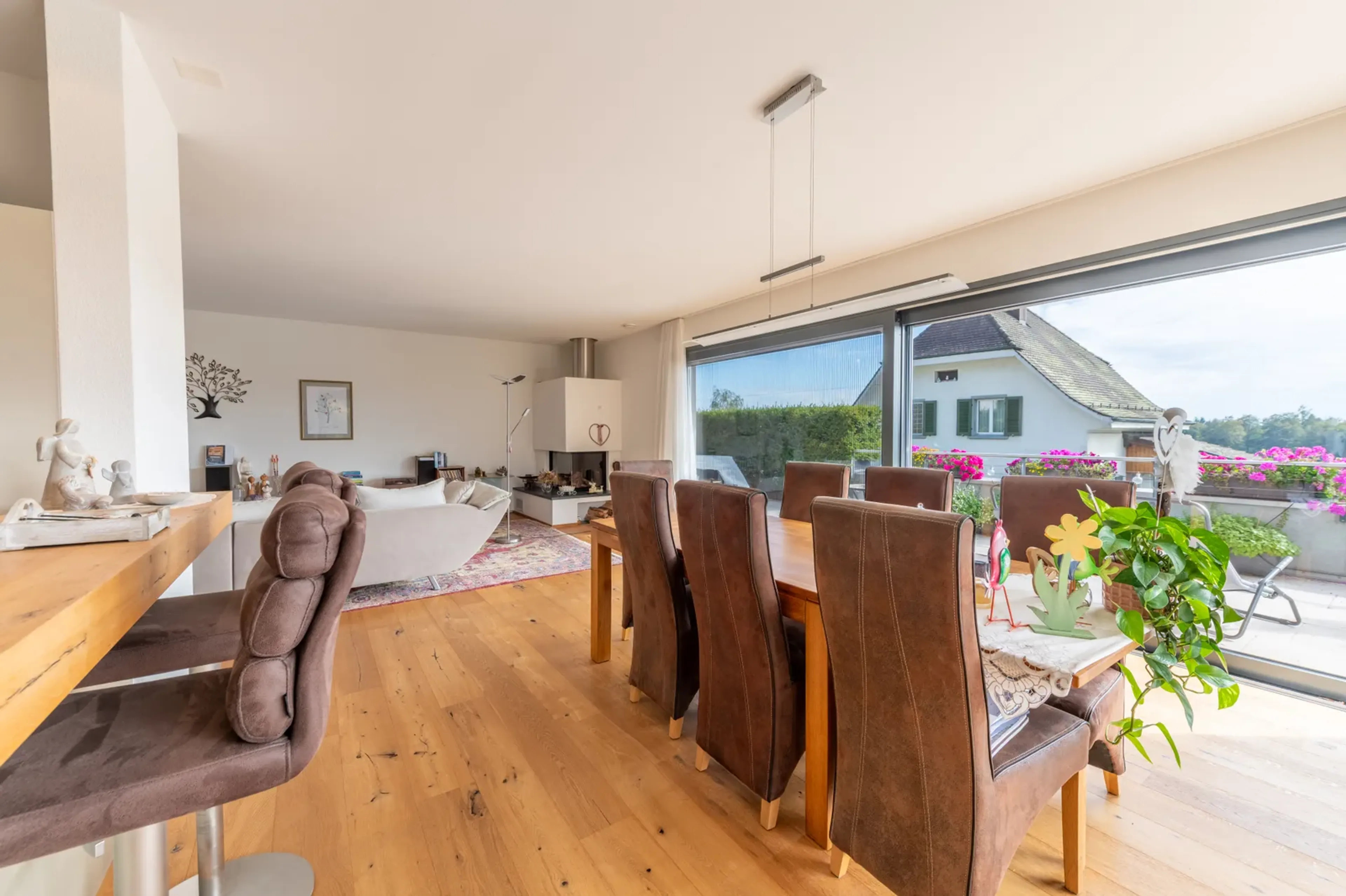Ankommen, wohlfühlen und Weitblick geniessen - stilvolle 4.5-Zimmer-Terrassenwohnung mit Garten - 4