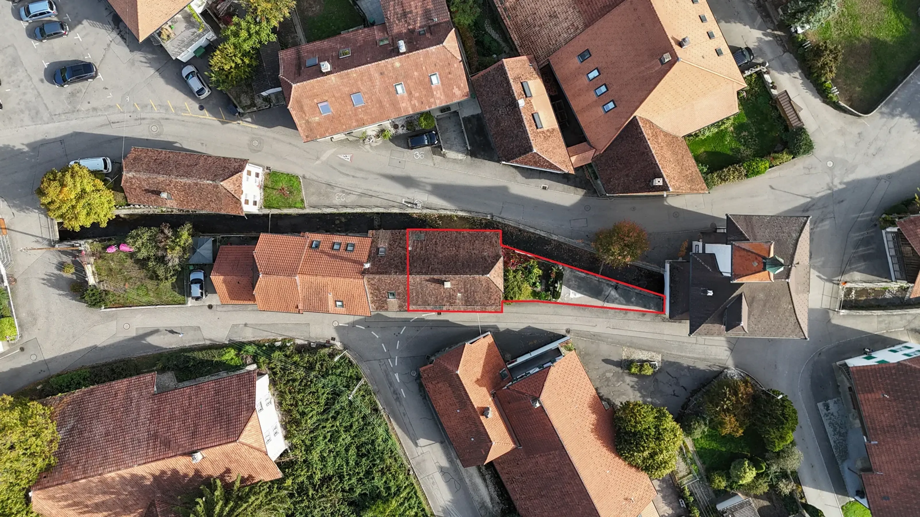 Wohnen mit Geschichte: Zwei Balkone und der Dorfbach direkt vor der Haustür - 22