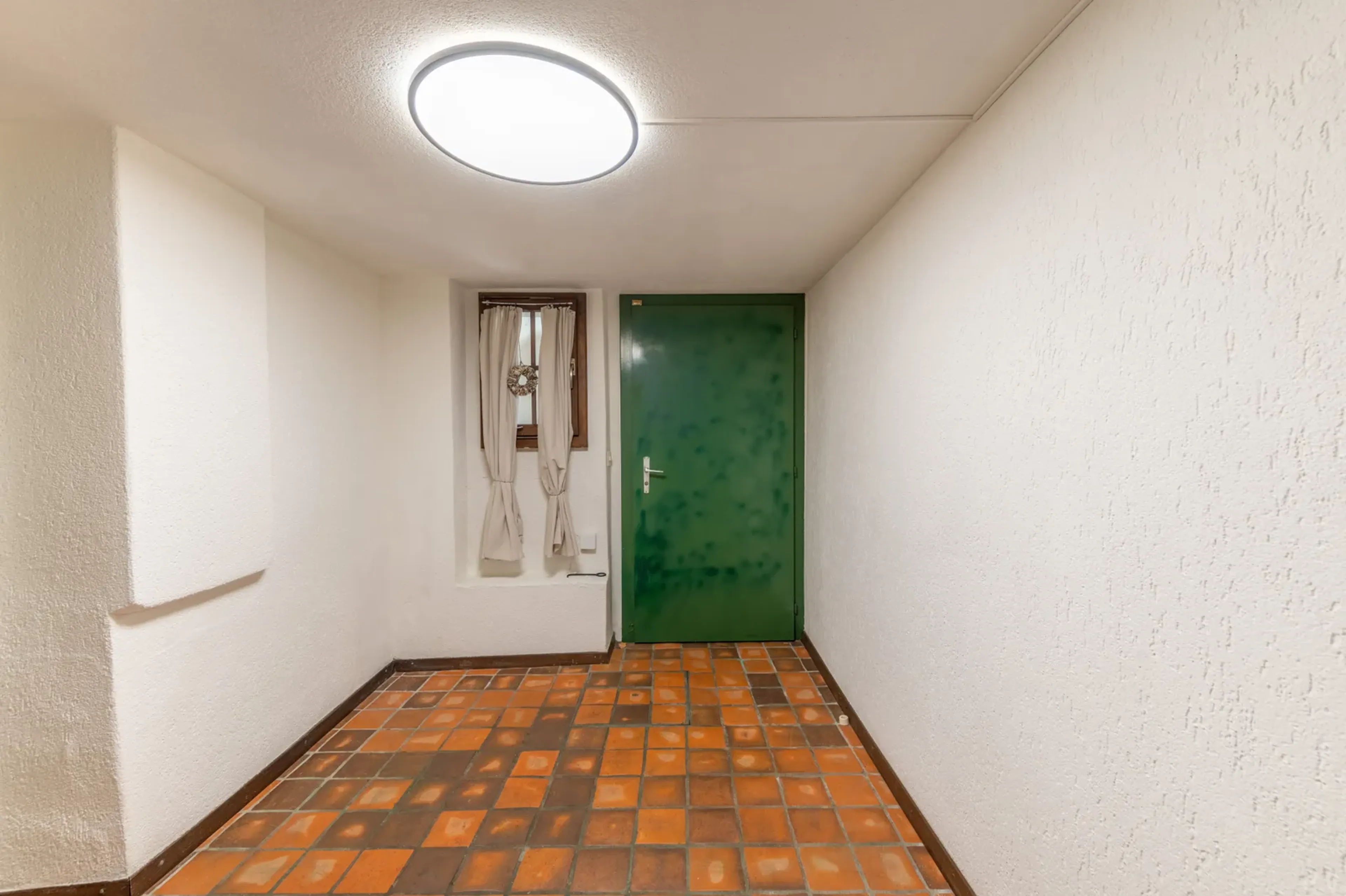 Wohnen mit Geschichte: Zwei Balkone und der Dorfbach direkt vor der Haustür - 15
