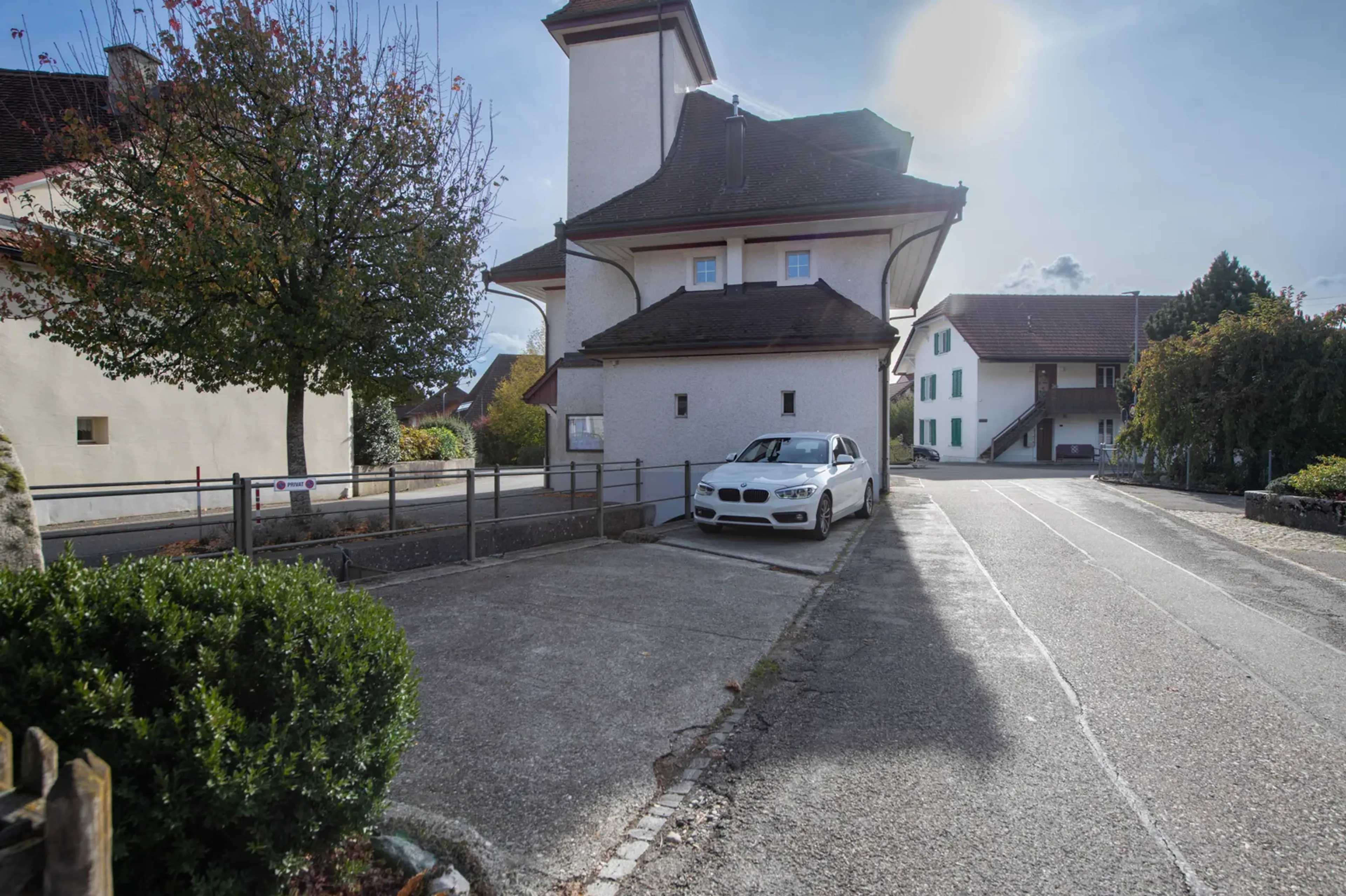 Wohnen mit Geschichte: Zwei Balkone und der Dorfbach direkt vor der Haustür - 17